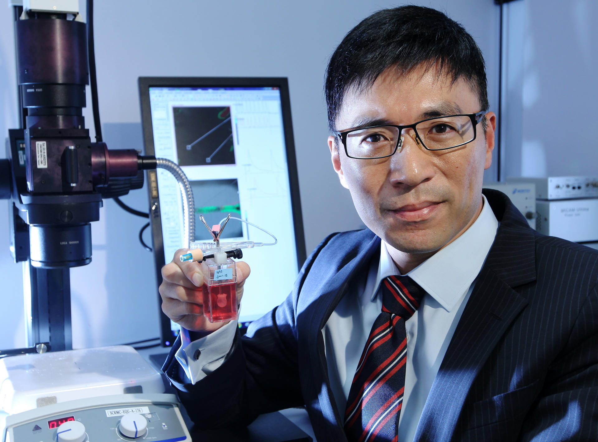Professor Ronald Li and his team can create mini-hearts from just 2.5ml of blood.Photo: Frank Tsang