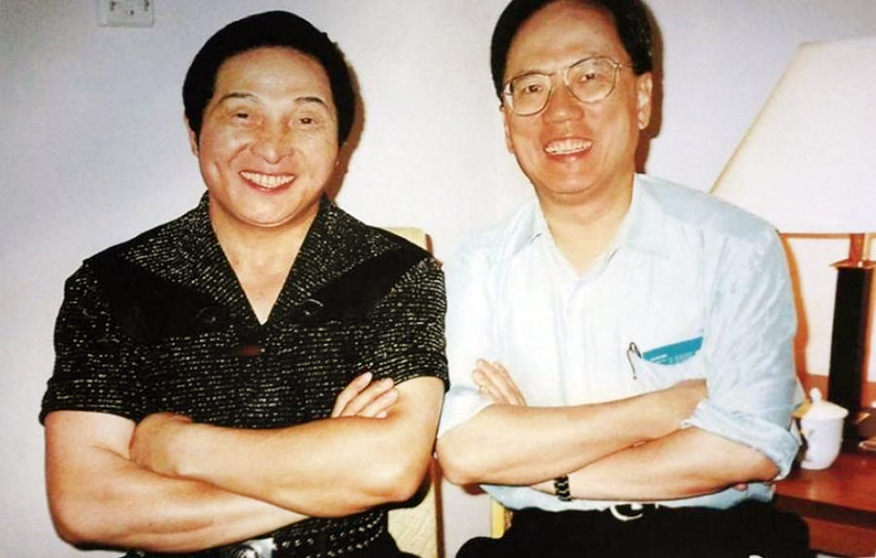 Celebrity qigong master Wang Lin pictured with former Hong Kong chief executive Donald Tsang Yam-kuen. Photo: Xinhua
