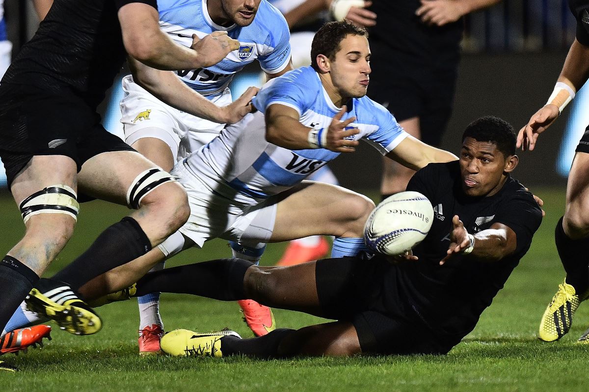 All Blacks debutant Waisake Naholo offloads as he is tackled by Argentina’s Tomas Cubelli during their Rugby Championship clash on Friday. Naholo cracked a bone in his leg during the second half and has been ruled out of playing in this year’s World Cup. Photo: AFP