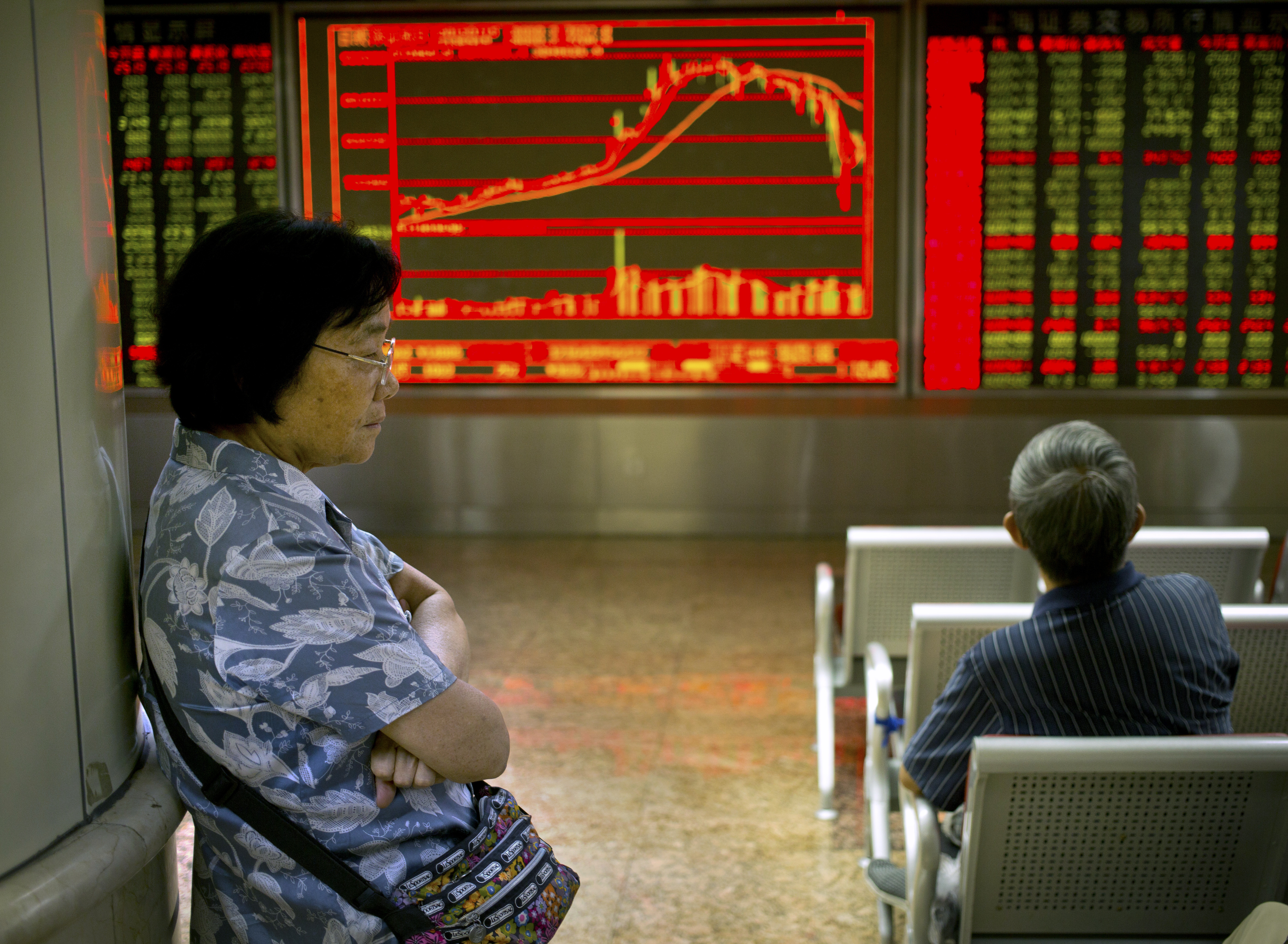 Caution remains in the Chinese market, with 148 stocks in Shanghai, 431 on Shenzhen’s main board and 100 on ChiNext still suspended from trading. Photo: AP