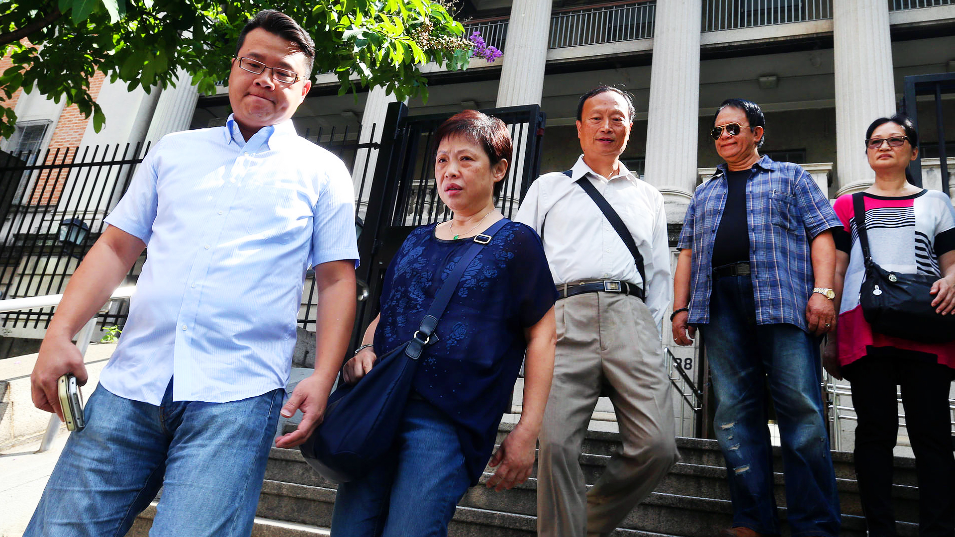 Kwai Tsing district councillor Andrew Wan (left) and Mayfair Gardens' residents try to protect their homes. Photo: K.Y. Cheng