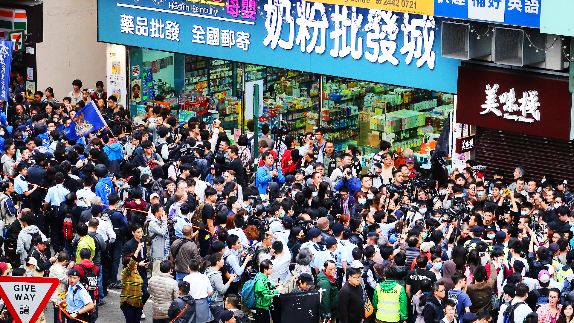 A March 1 rally against parallel traders in Yuen Long turned violent. Photo: Felix Wong