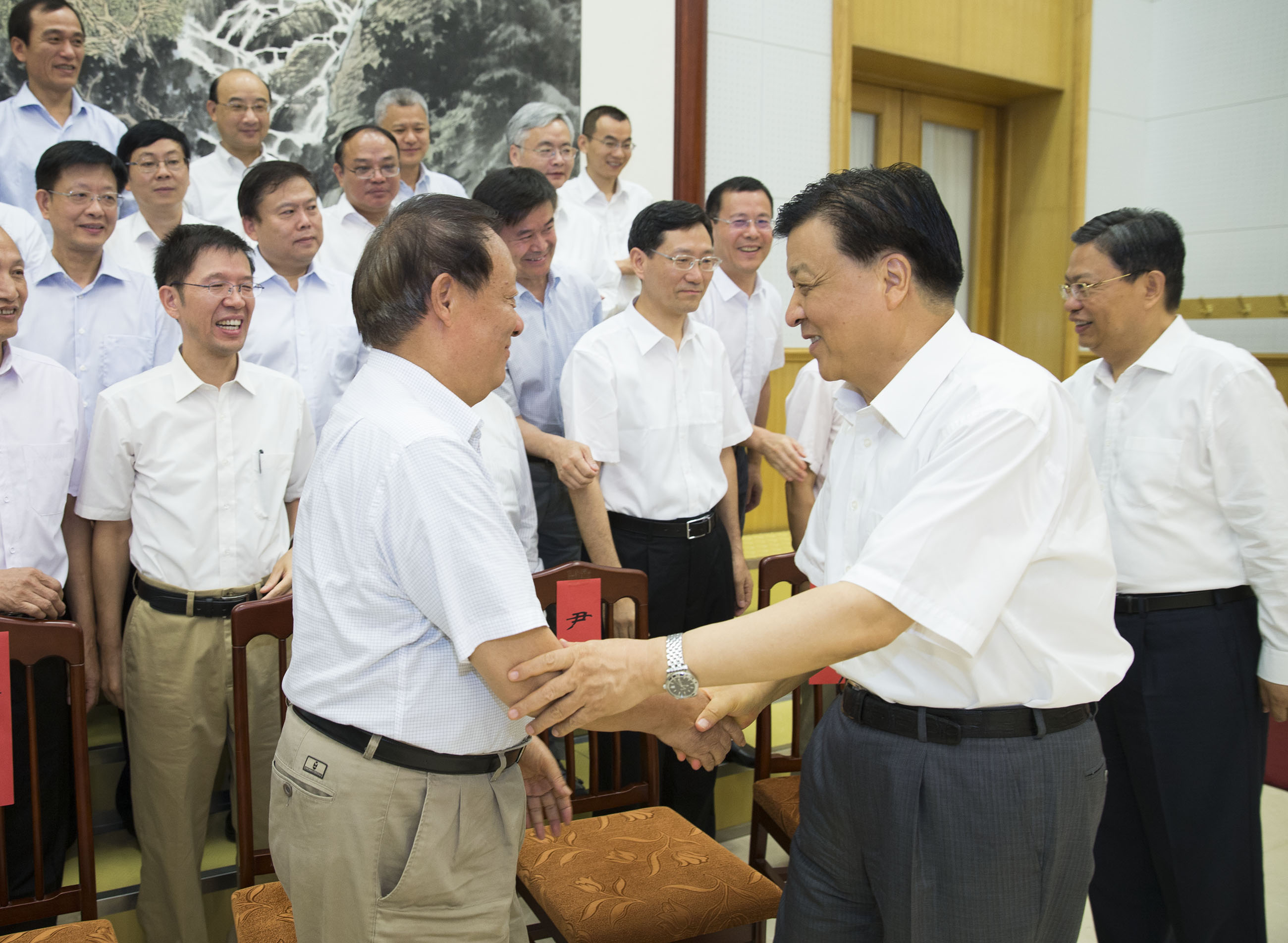 Liu Yunshan, China's Politburo Standing Committee member and Secretariat head, meets scientists and experts who are enjoying a state-sponsored summer vacation at popular seaside resort Beidaihe in Hebei province. Photo: Xinhua