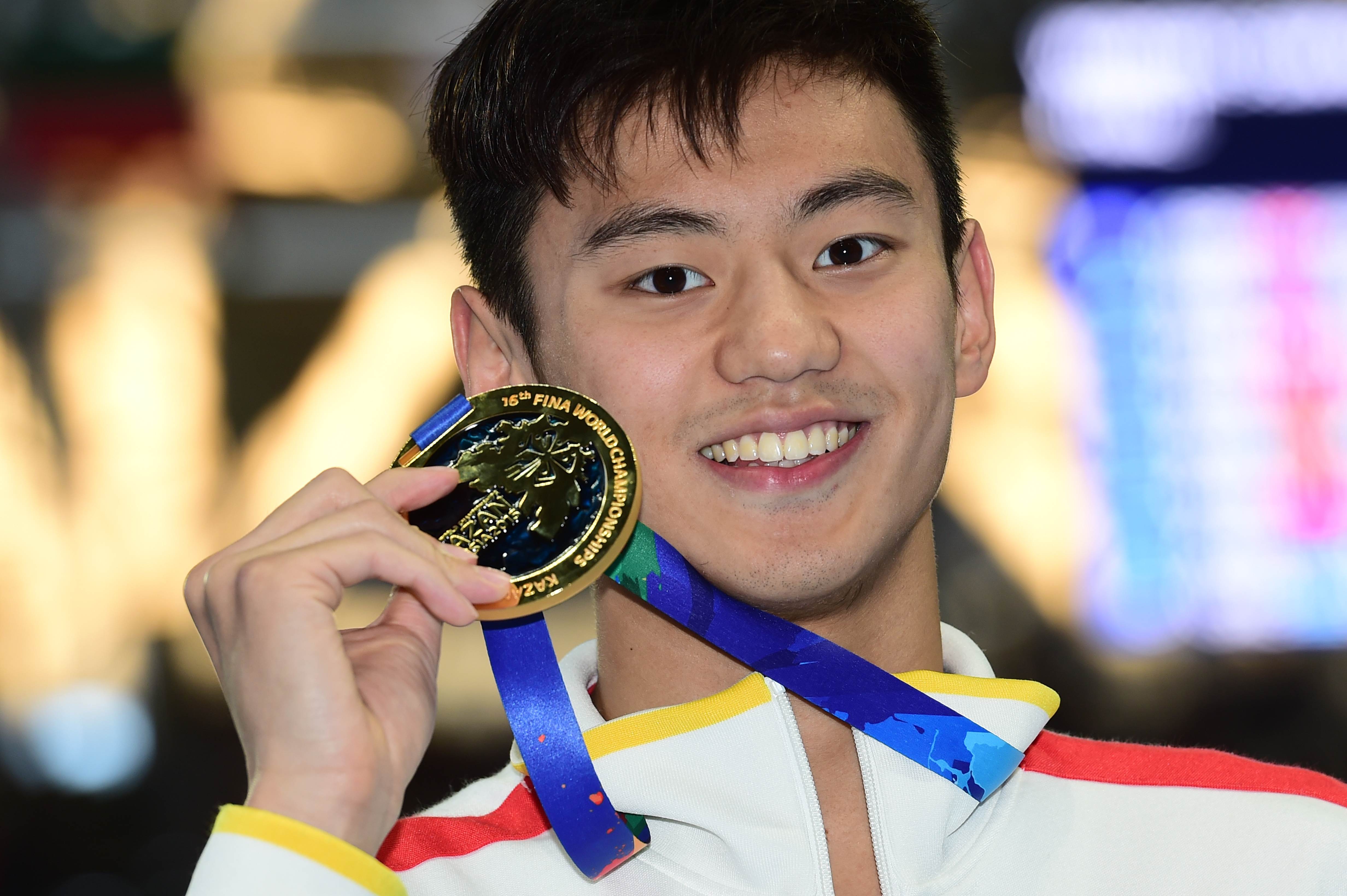 Ning Zetao is all smiles with his gold medal. Photos: AFP