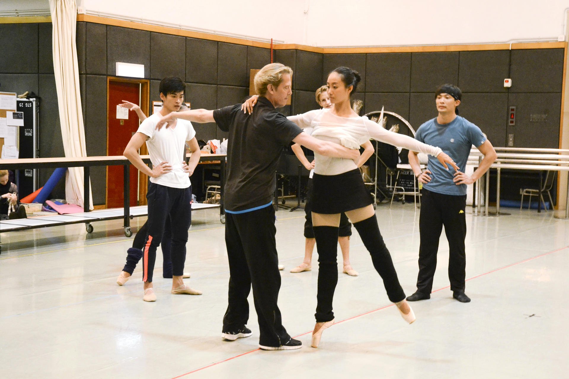 Pär Isberg instructs dancer Jin Yao during rehearsal.