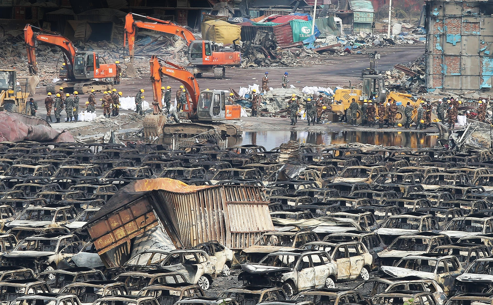 Thousands of wrecked cars and containers litter the blast site in Tianjin, where officials are involved in a desperate search for spilled sodium cyanide. Photo: KY Cheng