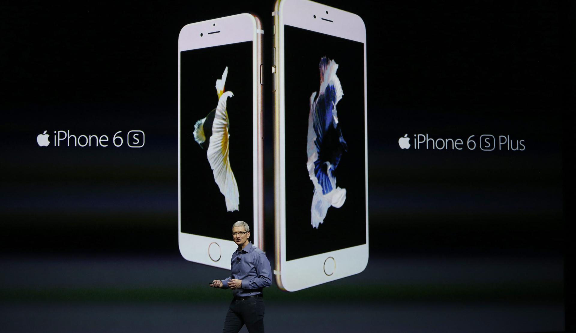 Apple CEO Tim Cook launches the iPhone 6S and 6S Plus during a speech in San Francisco.Photo: EPA