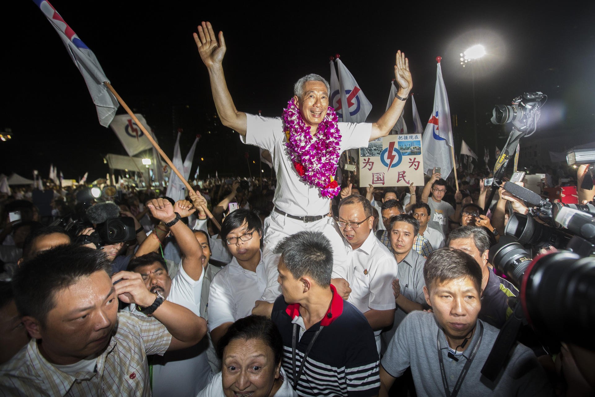 Prime Minister Lee Hsien Loong celebrates with PAP supporters. Photo: Bloomberg