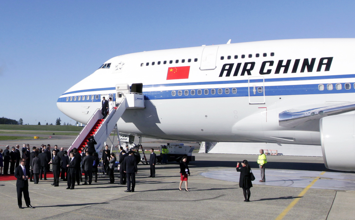 Air china. Самолет Air China. Air China в Шереметьево. Авиакомпания Эйр Чайна в Шереметьево. Air China 1998.