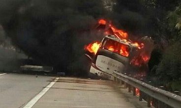 The bus carrying 35 passengers burst into flames, killing at least 21 and injuring 11. Photo: Sina