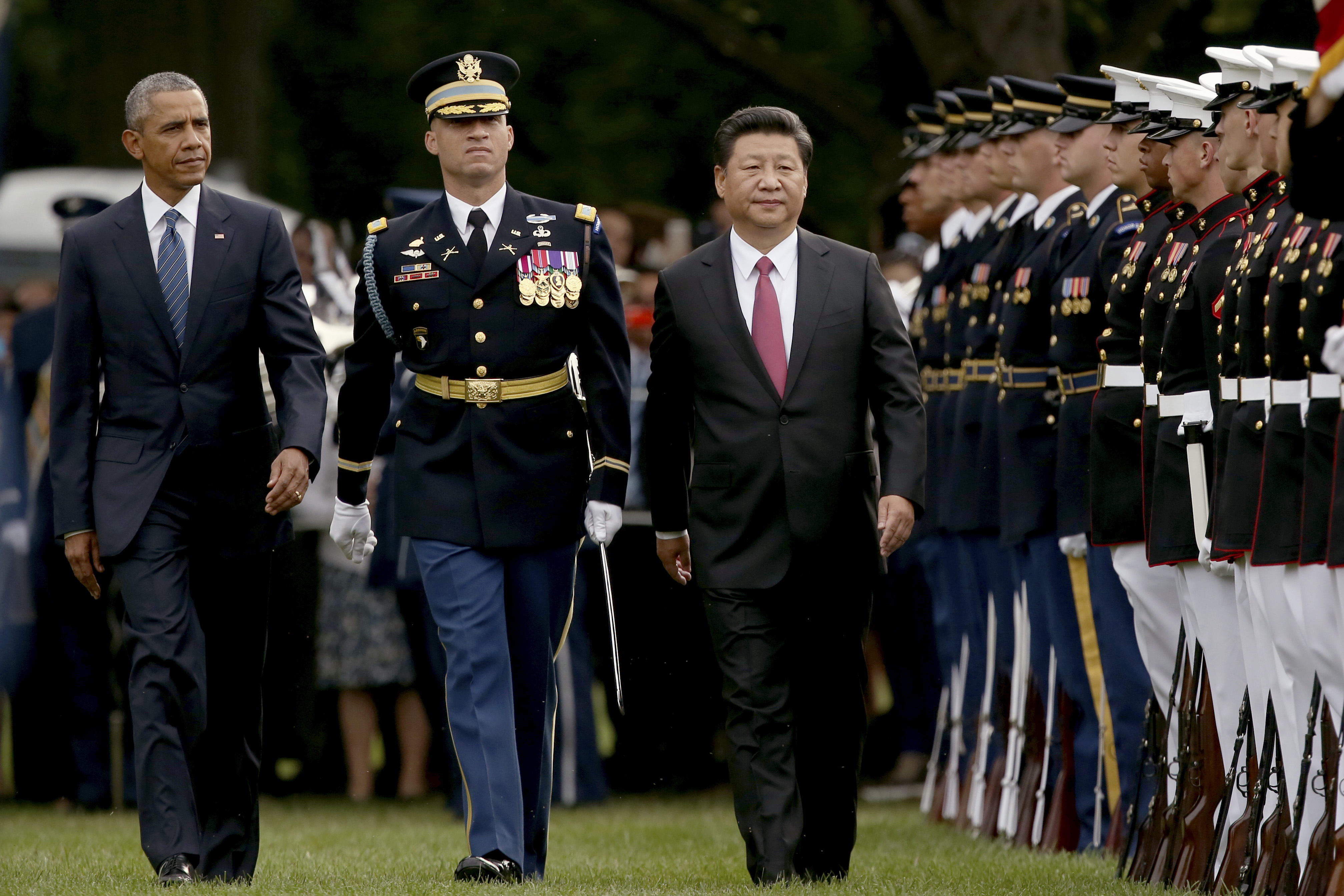President Barack Obama and Chinese President Xi Jinping inspect the troops during an official state arrival ceremony for the Chinese president. Photo: AP