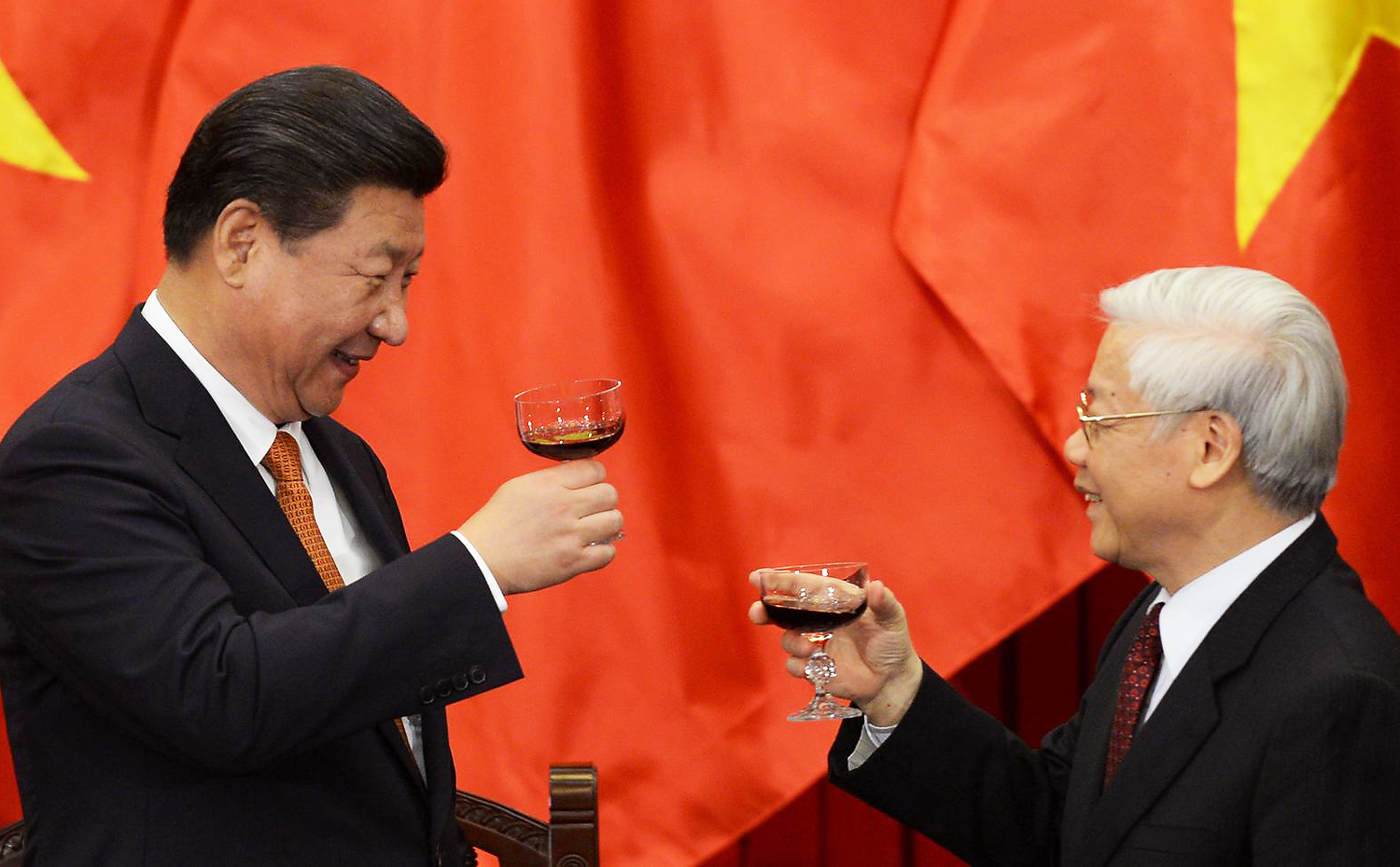 President Xi Jinping raises a toast with Vietnam's Communist Party General Secretary Nguyen Phu Trong following talks in Hanoi yesterday. Photo: AFP