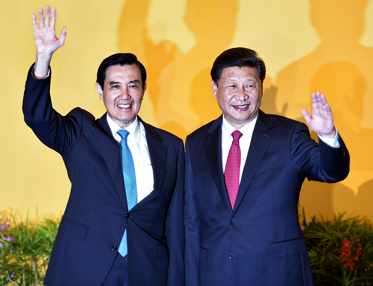 President Xi Jinping and Taiwanese President Ma Ying-jeou wave ahead of a summit in Singapore on Saturday. Photo: AFP