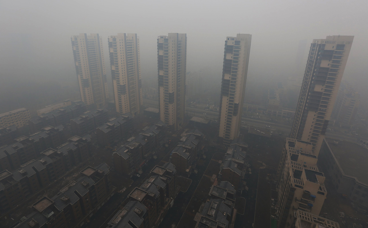Residential buildings in Shenyang are shrouded in smog on Sunday. Photo: Reuters