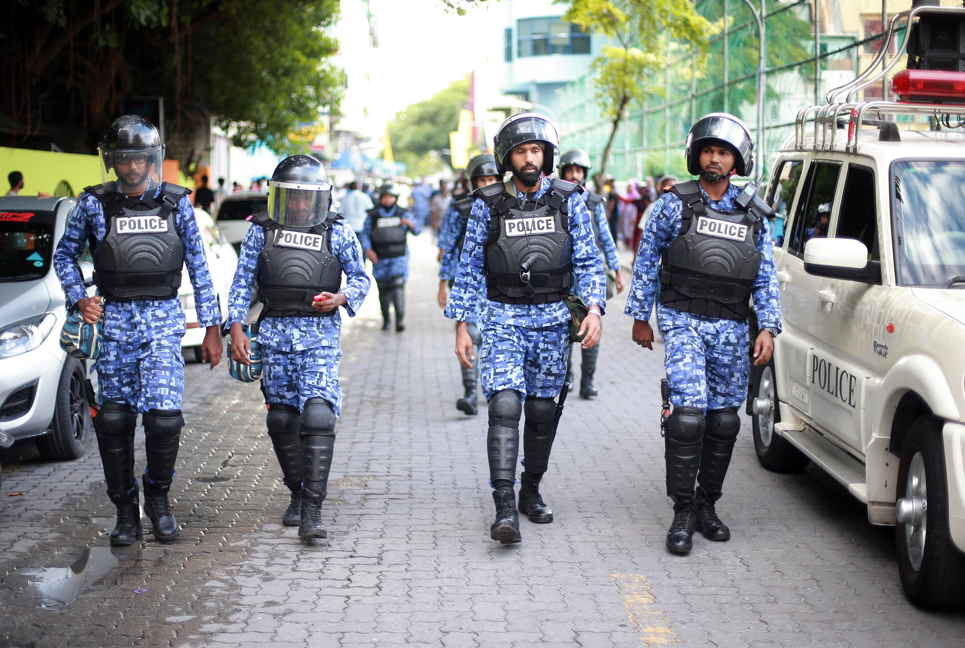 Maldivian police take to the streets to tackle the protest.Photo: AP