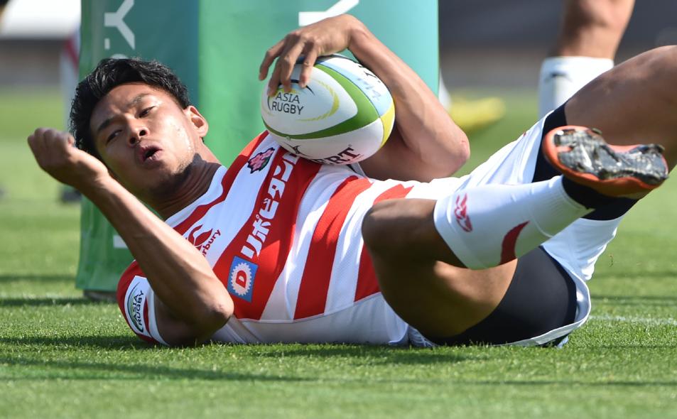 Japan fly-half Ryohei Yamanaka scores a try against South Korea during their 85-0 romp in the opening round of the 2016 Asia Rugby Championship in Yokohama on Saturday. Photos: AFP