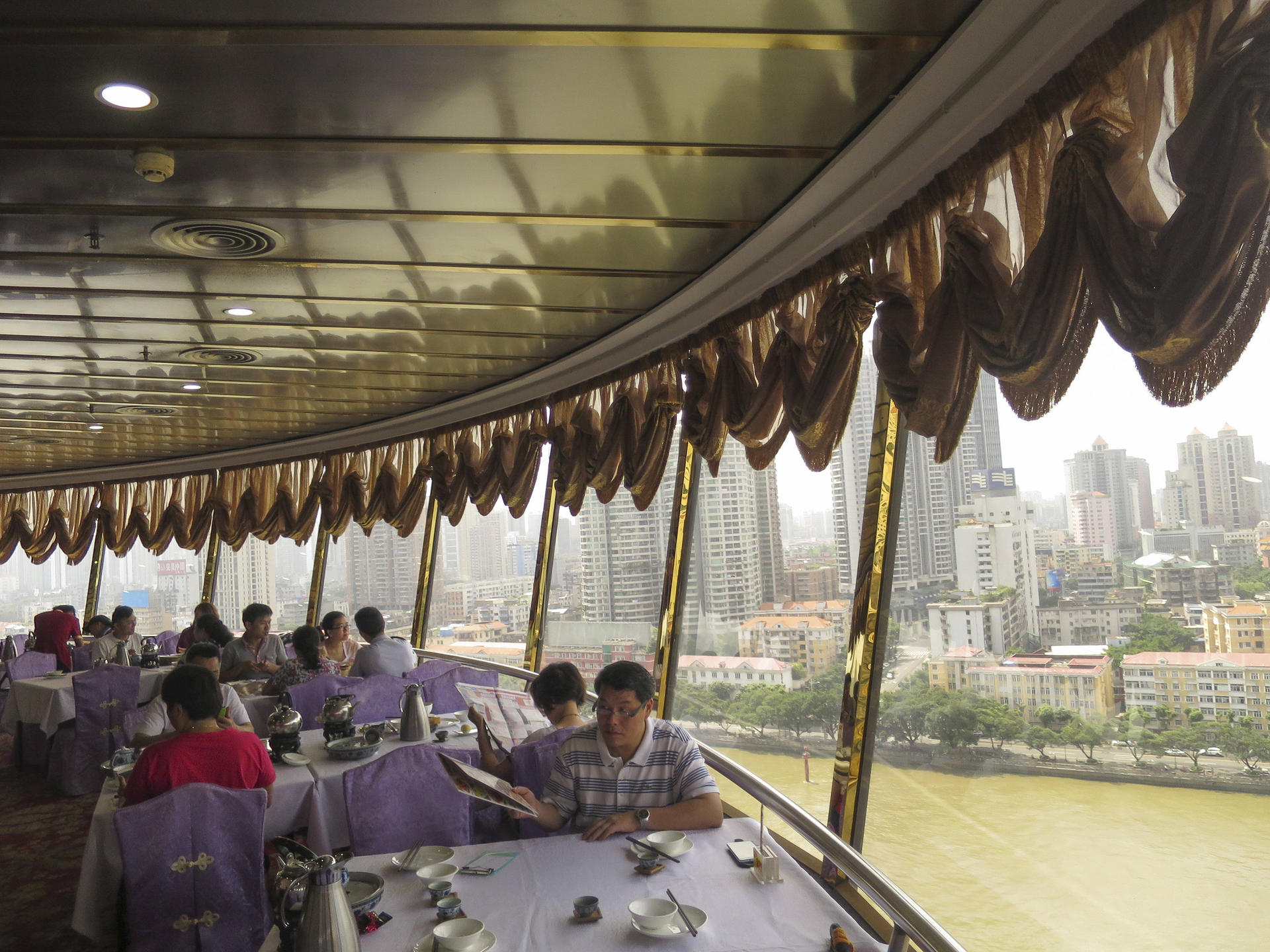 Yum cha with a view in the Oi Kwan’s revolving restaurant. Photo: Cecilie Gamst Berg