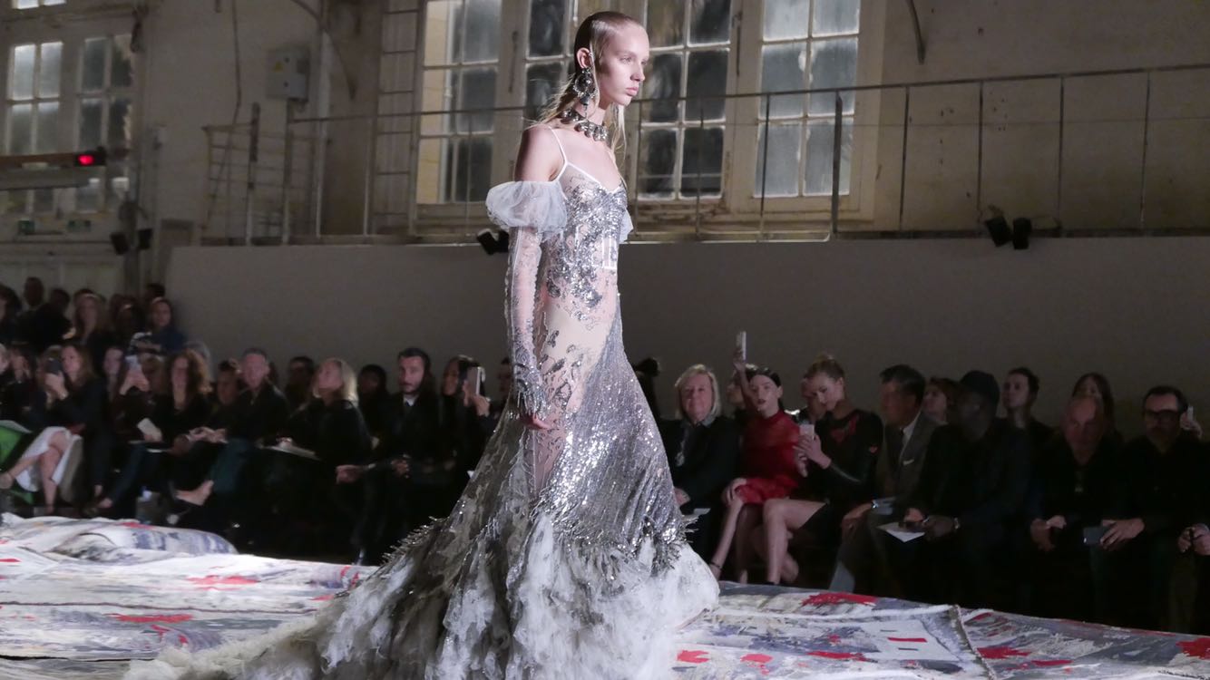 Alexander McQueen SS17 collection at Paris Fashion Week Photos: Vivian Chen