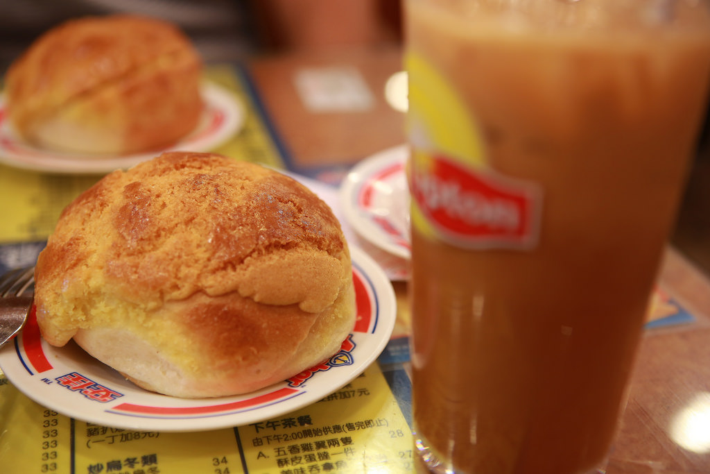The bing sutt dream team: pineapple bun paired with milk tea. Photo: Devan Hsu/Flickr