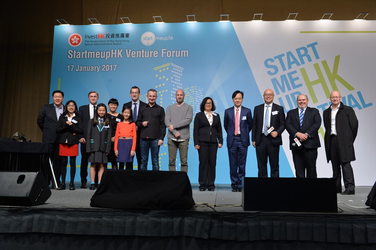 Picture shows the Acting Director-General of InvestHK, Mr Charles Ng (third right), with speakers at the StartmeupHK Venture Forum on January 17.
