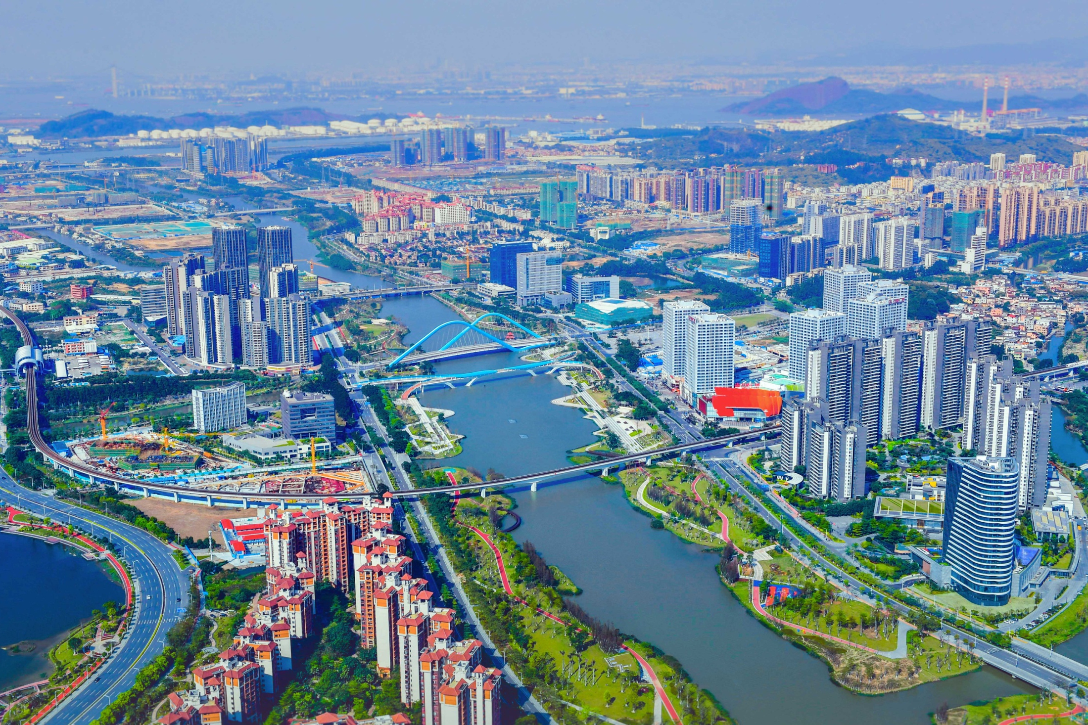In March this year, the Guangzhou-Hong-Kong-Macau Belt and Road Investment Enterprises Cooperation Forum will debut in Nansha. The forum will be a key platform in the GBA to link enterprises in both China and the countries along the Belt and Road for further collaboration and support from the international community.