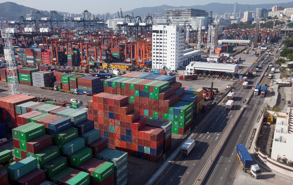 Hong Kong's share of the south China cargo base had dropped from more than 70pc in 2010 to below 40pc in 2011.