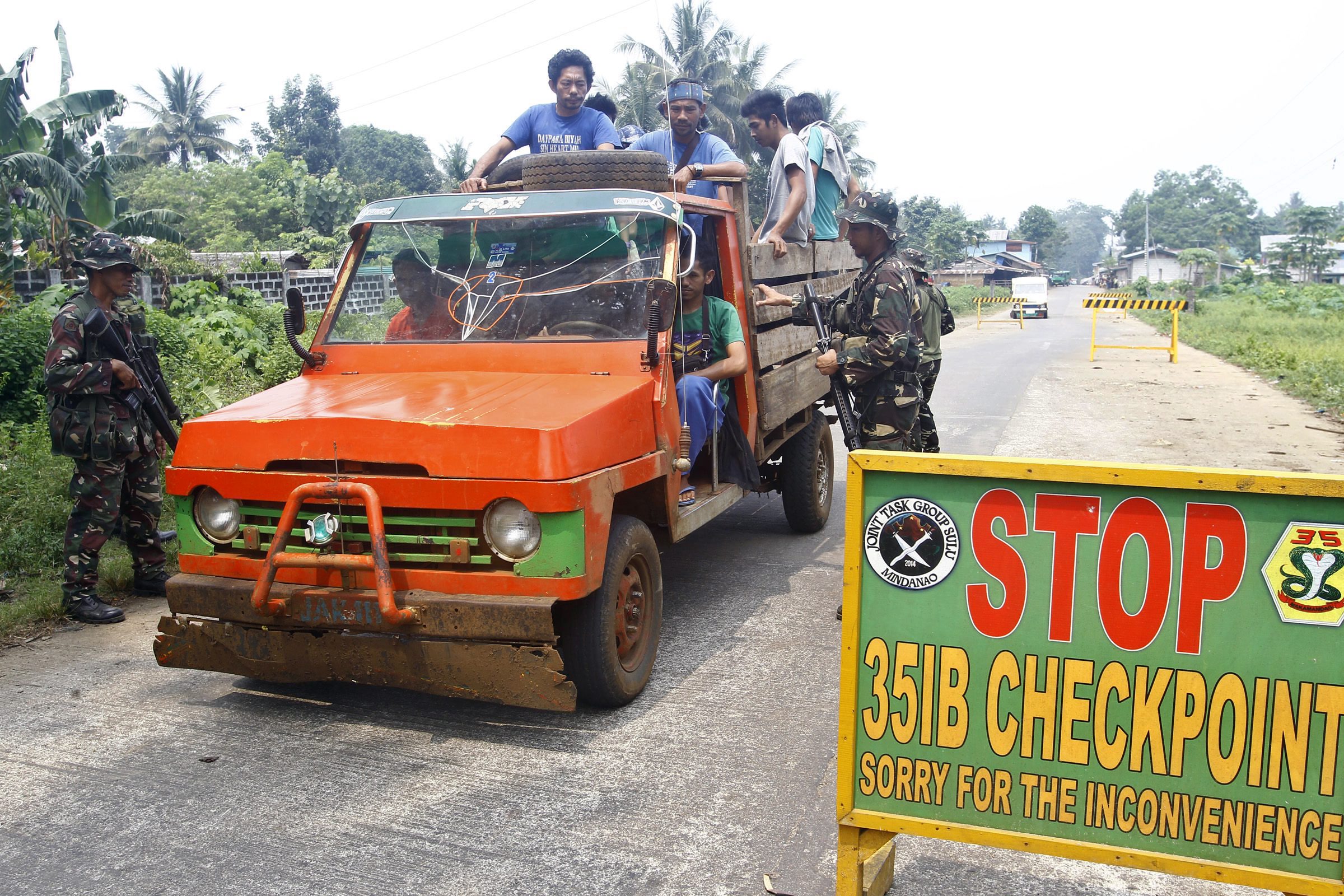 epa04944300 Filipino soldiers conduct inspections on a vehicle at a military checkpoint on the outskirts of Jolo, Sulu island, southern Philippines, 23 September 2015. Two Canadian citizens and a Norwegian resort manager were abducted by unidentified gunmen on an island in the southern Philippines, police and military said. A Filipino woman, the girlfriend of one of the foreigners was also taken from the resort on Samal Island, 980km south of Manila, regional military spokesman Captain Alberto Caber said. Caber identified the foreign hostages as John Ridsdel, 68, a consultant with Canadian mining company TVI Pacific Inc; Canadian Robert Hall, 60; and Norwegian Kjartan Sekkingstad, 56. Samal Island, known for its powdery sand beaches and pristine diving spots, is one of the tourism destinations in the province of Davao Del Norte. In 2001, al-Qaeda-linked Abu Sayyaf extremists tried but failed to abduct tourists from Samal Islands's Pearl Farm Resort. EPA/BEN HAJAN