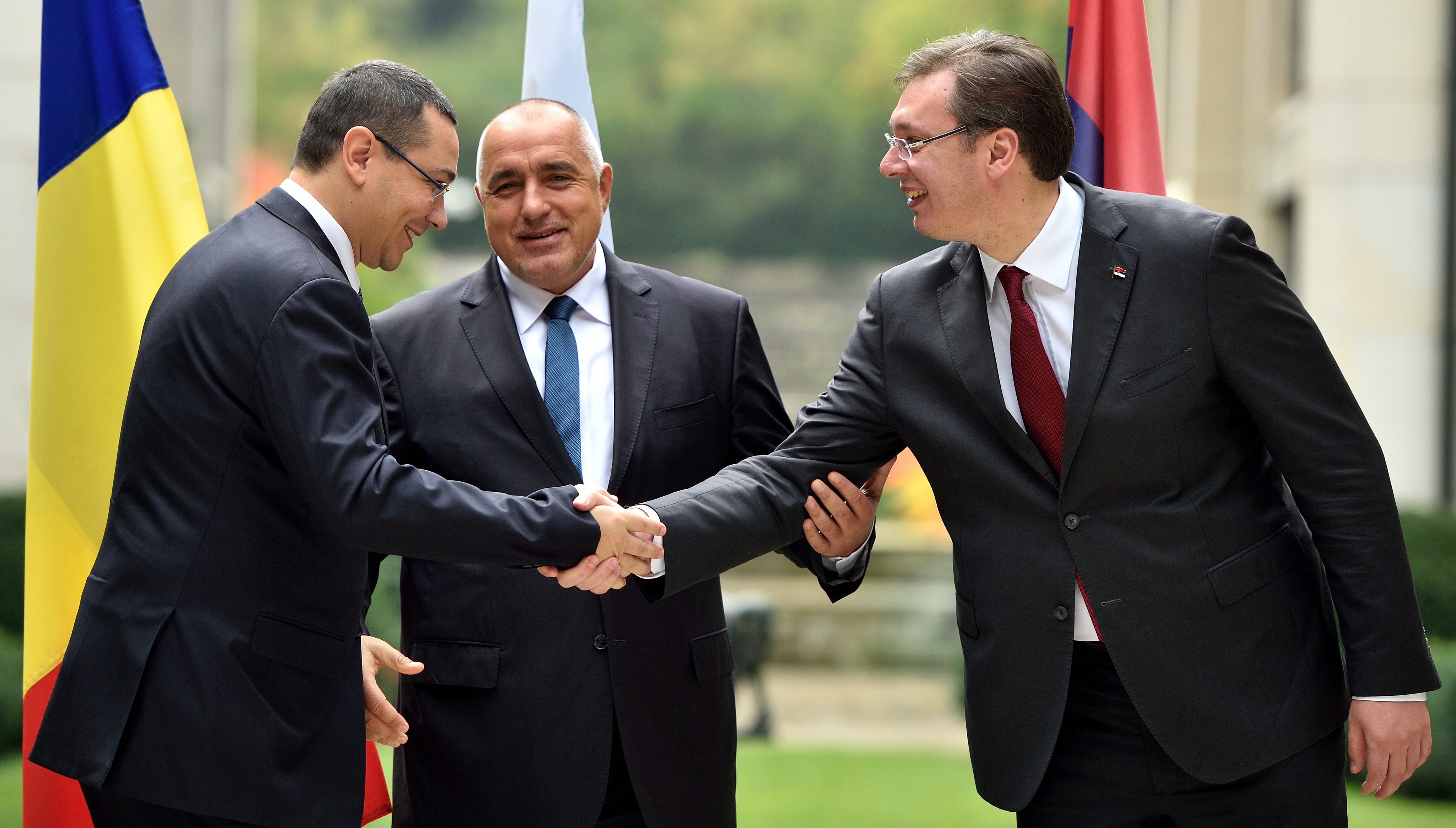 epa04992541 Bulgarian Prime Minister Boyko Borisov (C) welcomes Romanian Prime Minister Victor Ponta (L) and Serbian Prime Minister Aleksandar Vucic (R), during their official meeting in Sofia, Bulgaria, 24 October 2015. The three Prime Ministers will be discussing the migration crisis in Europe and its impact in the countries of the Balkans and the development of cooperation in the field of infrastructure and energy. EPA/VASSIL DONEV
