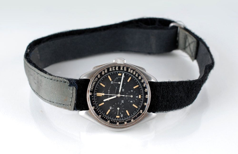 This photo obtained October 23, 2015 courtesy of RR Auction shows Dave Scott’s Apollo 15 lunar surface-worn chronograph watch. An exceptionally rare watch worn by an American astronaut on the Moon has sold for more than $1.6 million, a US auction house said Friday. Dave Scott, the commander of the Apollo 15 mission to the Moon in 1971, wore the Bulova Chronograph watch on his third lunar walk after his standard-issue Swiss Omega became damaged. It is the only watch worn on the Moon in private hands and was bought by a Florida businessman in a frenetic, 12-minute bidding war with a rival in Britain, said Boston-based RR Auction. AFP PHOTO/RR AUCTION/HANDOUT = RESTRICTED TO EDITORIAL USE - MANDATORY CREDIT "AFP PHOTO / RR AUCTION/HANDOUT" - NO MARKETING NO ADVERTISING CAMPAIGNS - DISTRIBUTED AS A SERVICE TO CLIENTS = NO A LA CARTE SALES /NO ARCHIVES=