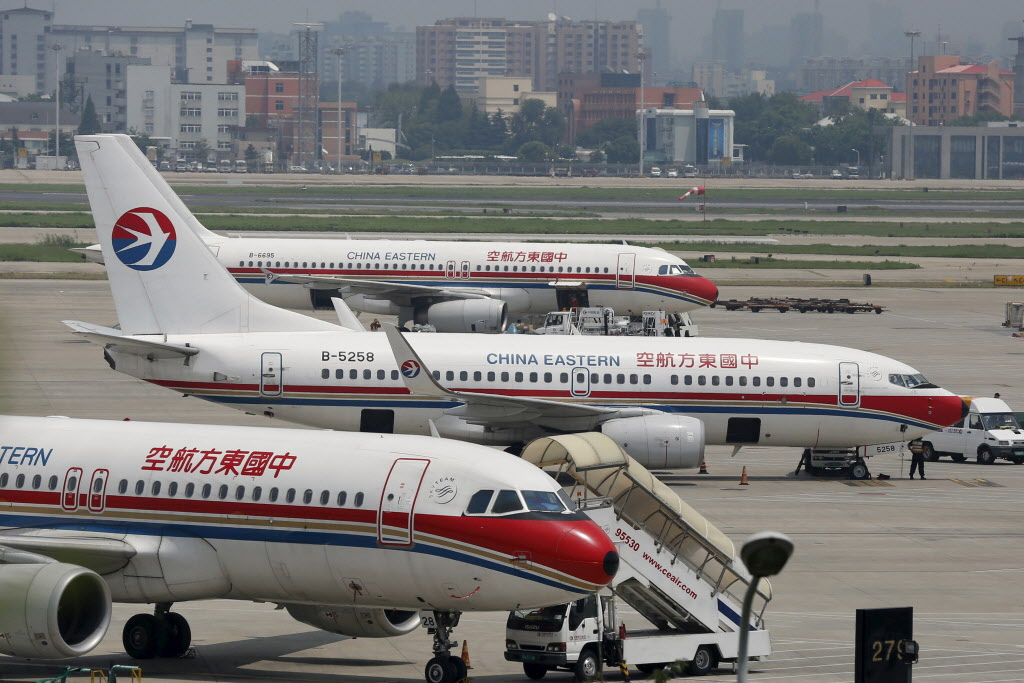 China Eastern Airlines planes are seen on the tarmac at Hongqiao International Airport in Shanghai, in this July 29, 2014 file photo. Australia's competition watchdog said on March 24, 2015 it plans to reject a proposal for Qantas Airways Ltd and China Eastern Airlines Corp to co-ordinate operations. REUTERS/Aly Song/Files CHINA OUT. NO COMMERCIAL OR EDITORIAL SALES IN CHINA