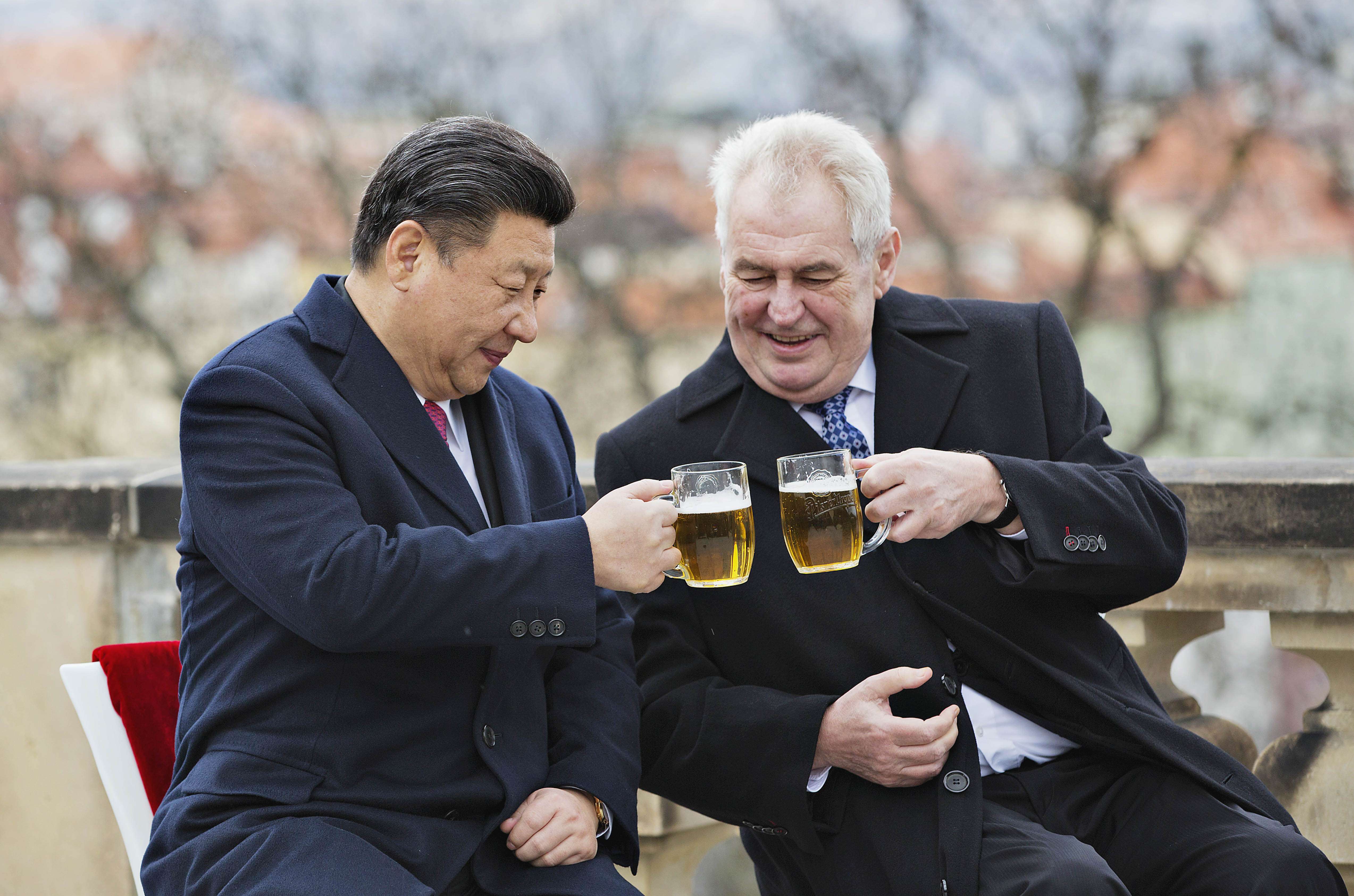 President Xi Jinping and Czech Republic President Milos Zeman toast a drink on the terrace of the Strahov Monastery in Prague. Photo: AP