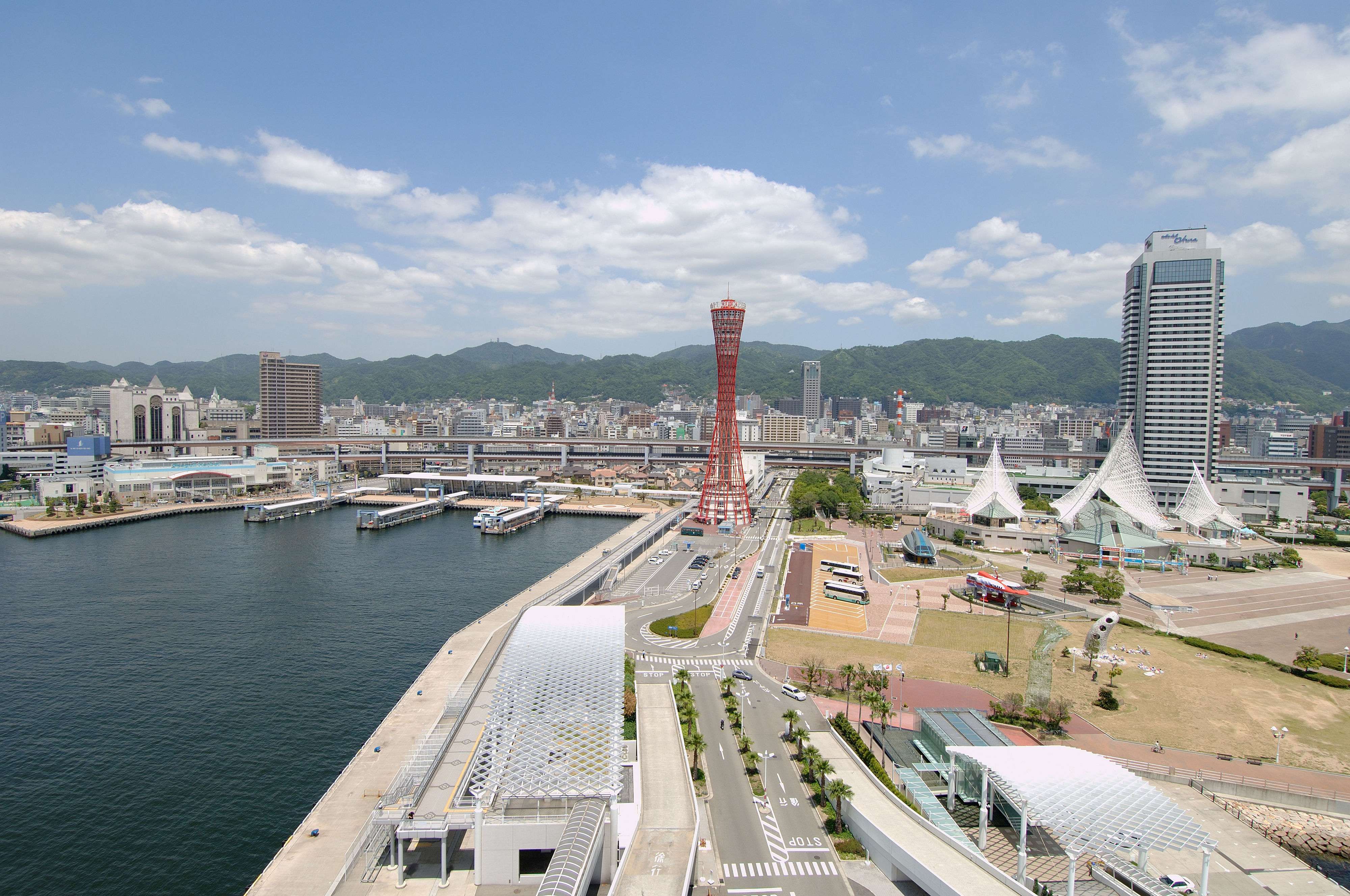 <p>Kobe Biomedical Innovation Cluster comprises medical complex, <br/>biotechnological research and development zone, and simulation area housing the <br/>K computer, the world’s fourth-fastest supercomputer</p>