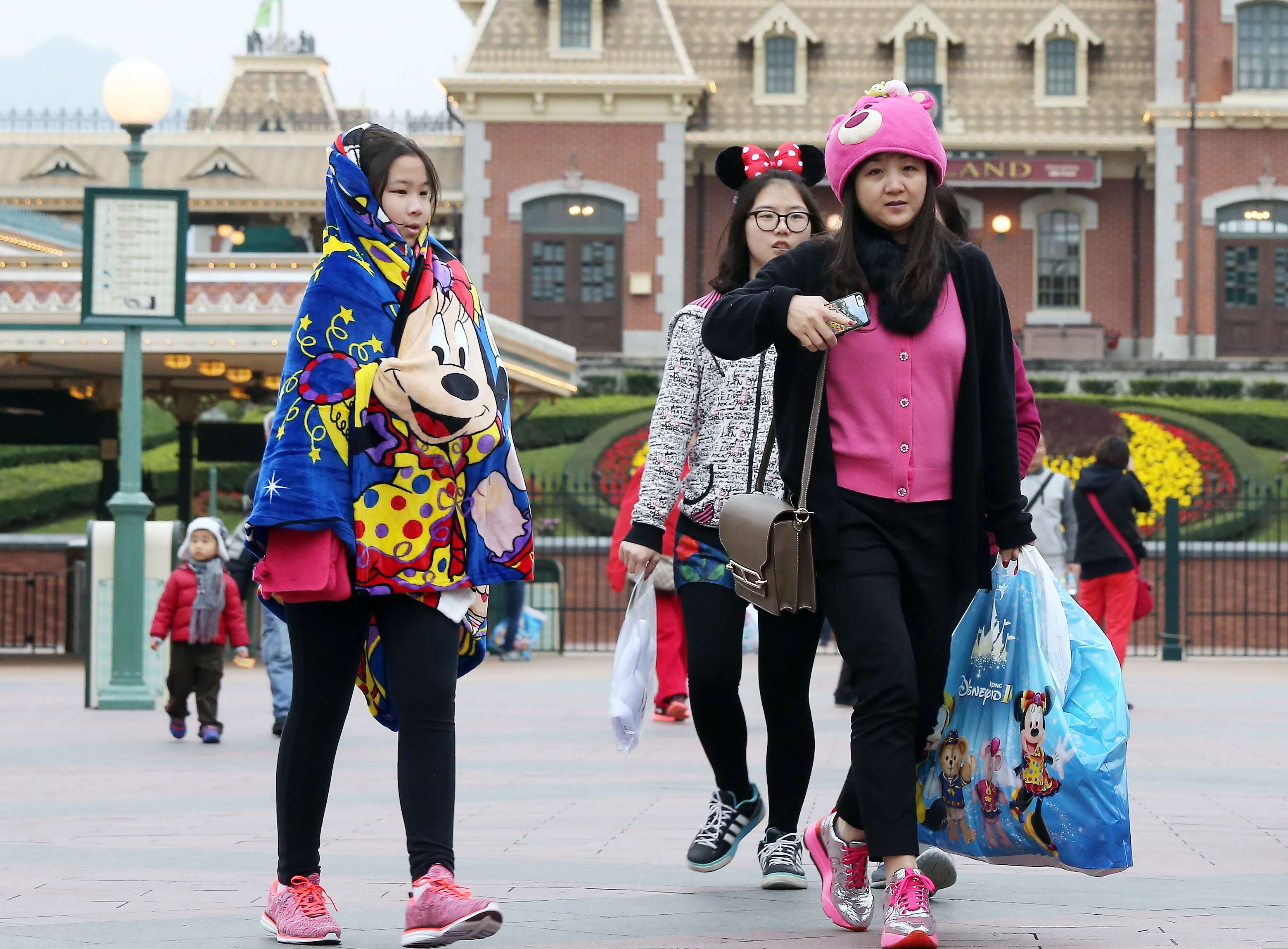 Why Hong Kong Disneyland Loses Its Magic In The Rain South China Morning Post