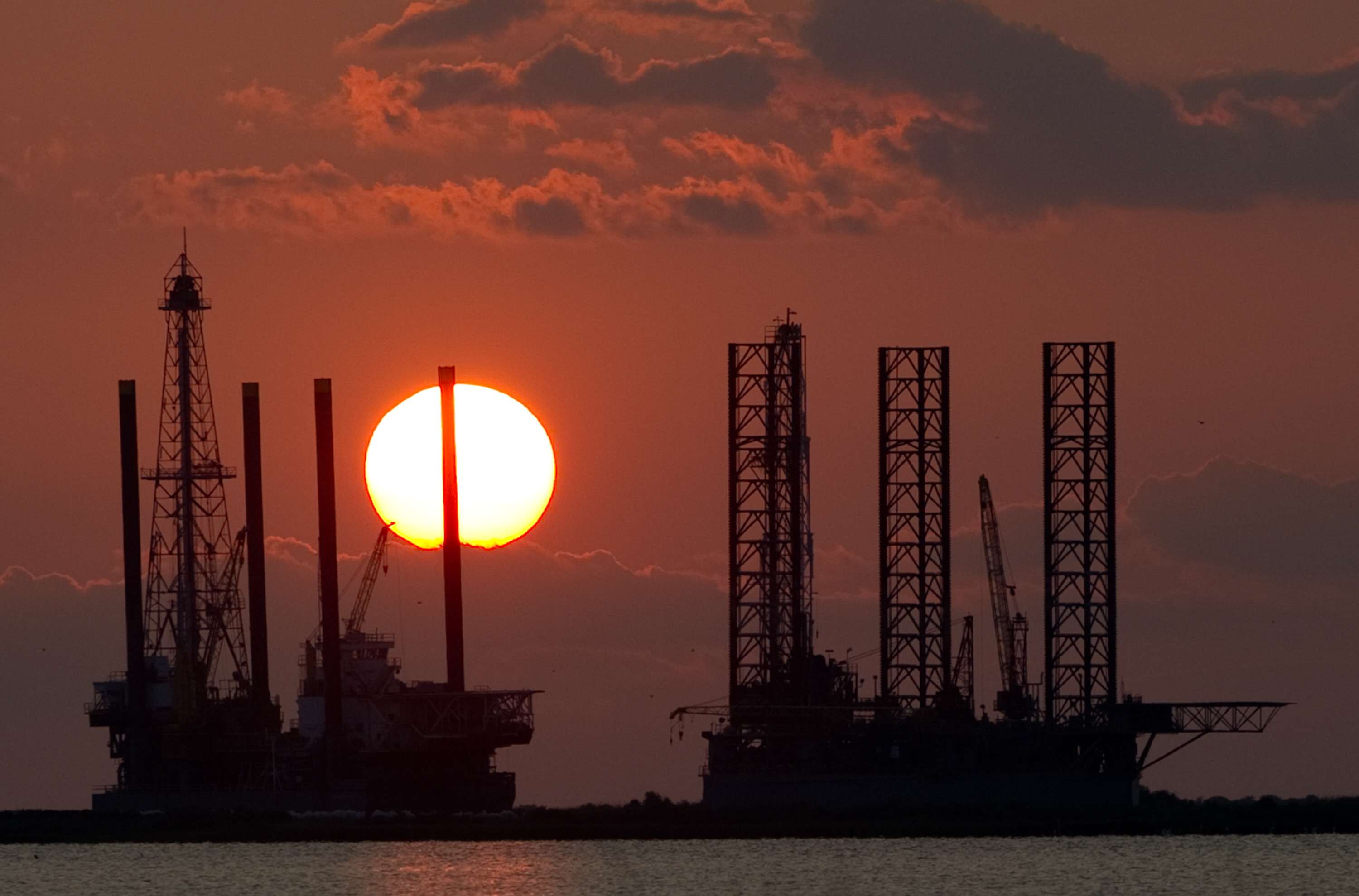 <p>US oil rig count is now down 80 per cent from its October 2014 peak</p>