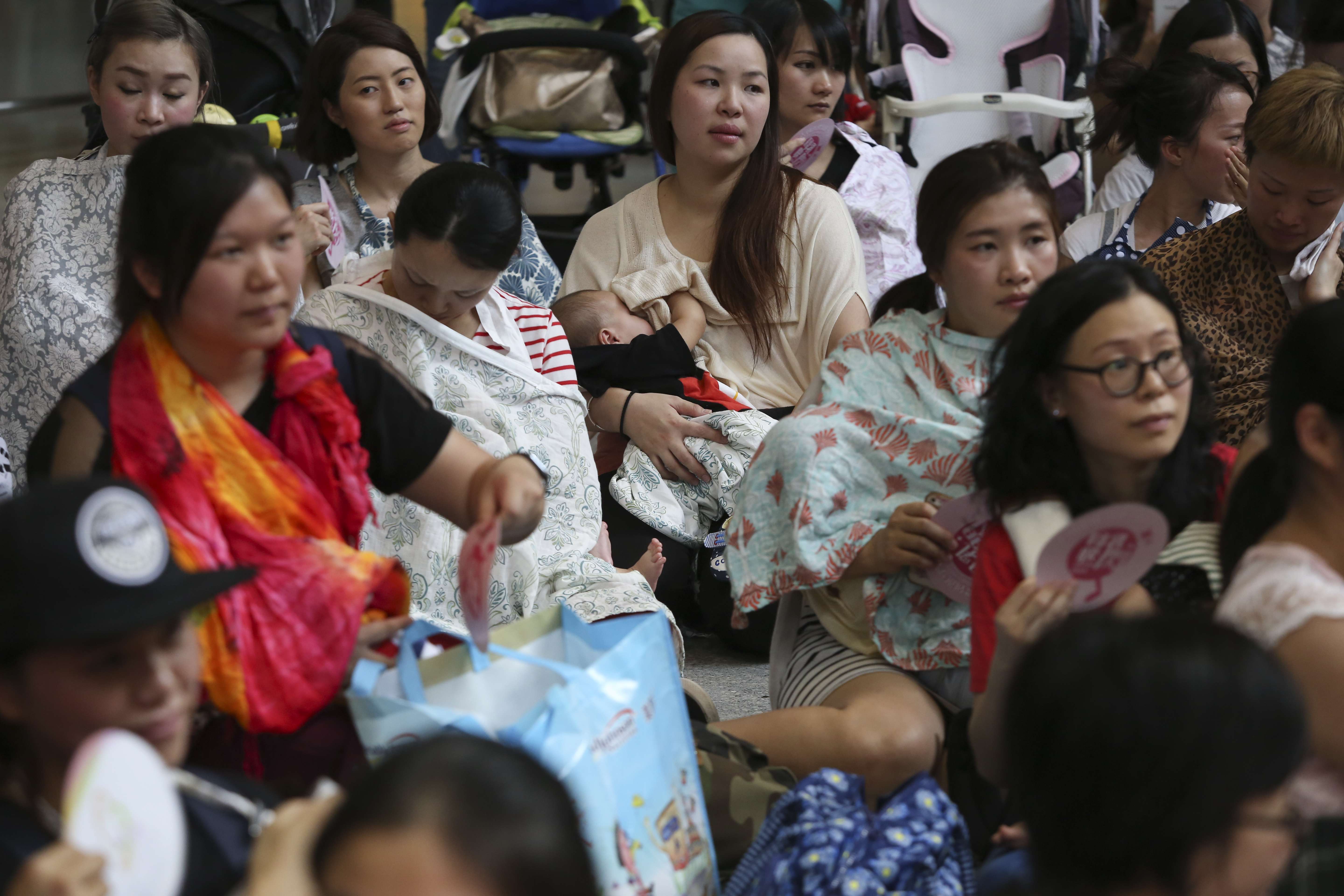 Breastfeeding mothers in a flash mob protest at Tai Wai MTR station. Photo: Sam Tsang