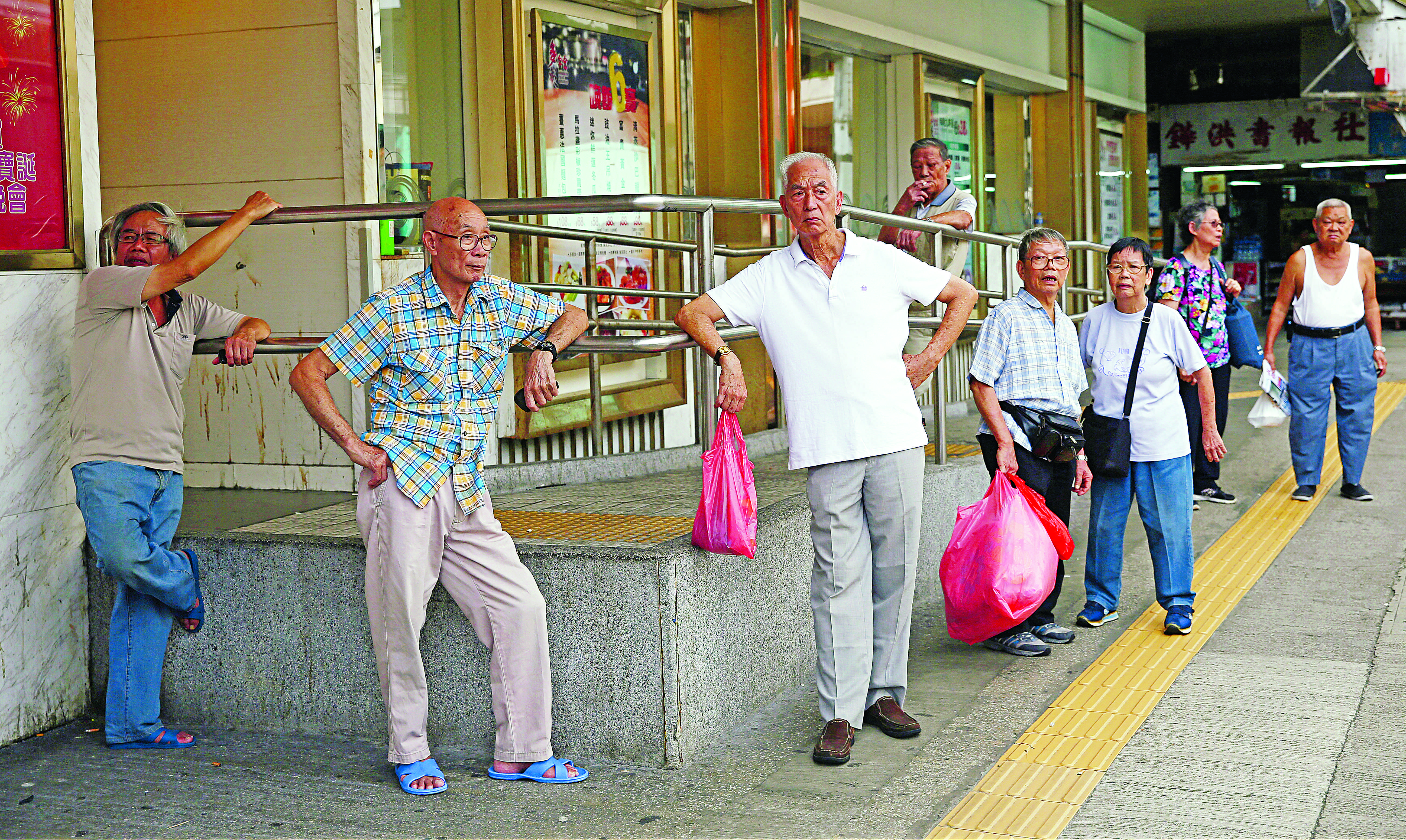 These elderly residents in Sham Shui Po are likely to be unhappy if the government rejects calls for universal pensions. Photo: Sam Tsang