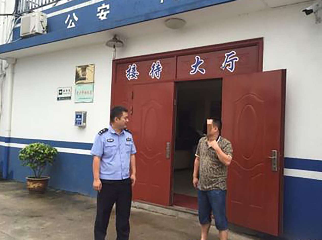 The former fugitive pictured after giving himself up to the police. Photo: Mytaizhou.net