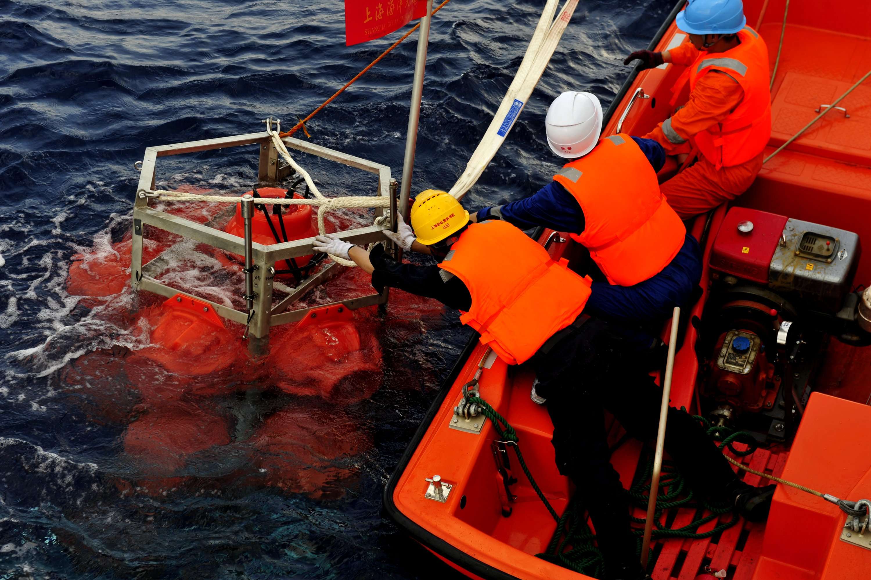Crew on the research vessel Zhang Jian retrieve a submersible capable of diving up to 11,000 metres, in the South China Sea. Photo: Xinhua