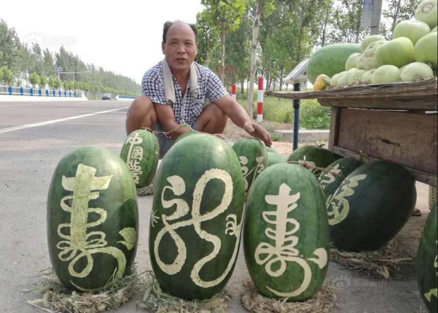 Farmer Gu Xianliang has seen his melon sales soar after he started carving them. Photo: SCMP Pictures