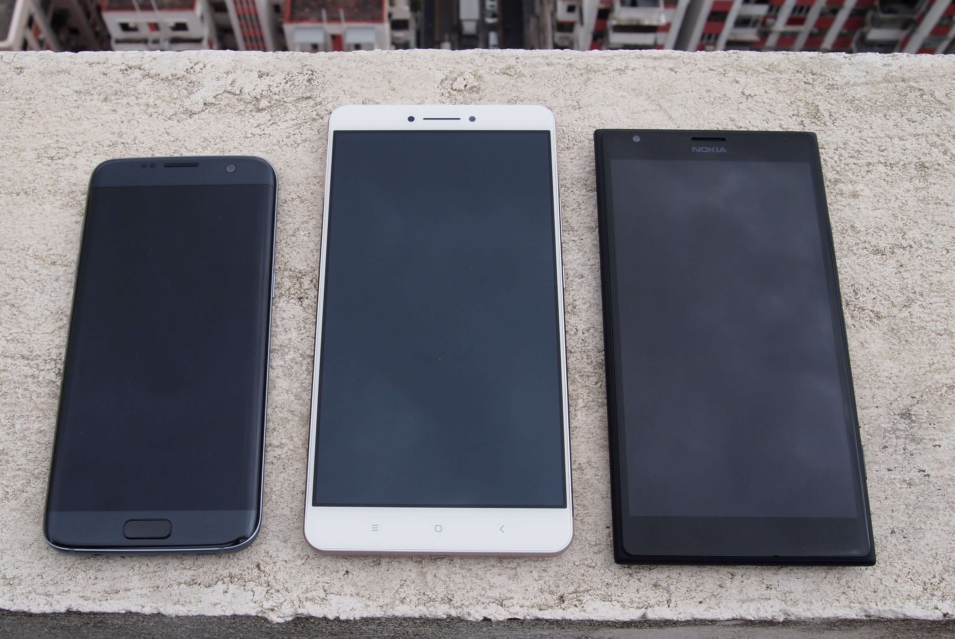 Smartphone size comparison: (from left to right) Galaxy S7 Edge, Xiaomi Mi Max and the Nokia 1520. Photo: Eric Wong