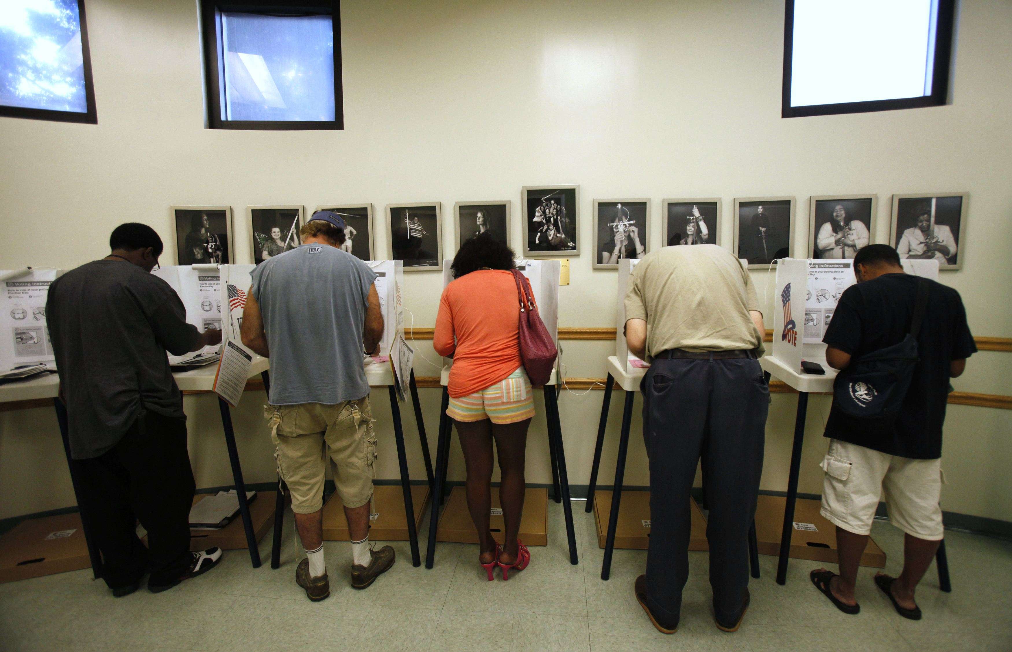 Americans in Los Angeles, California, vote in the 2012 US presidential election. Photo: Reuters