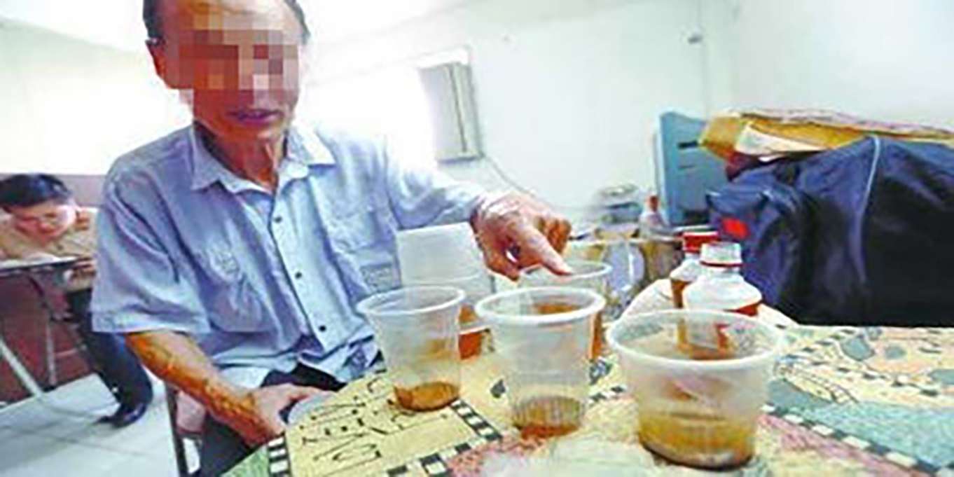 A member of the China Urine Therapy Association speaks about the benefits of drinking urine. Photo: SCMP Pictures