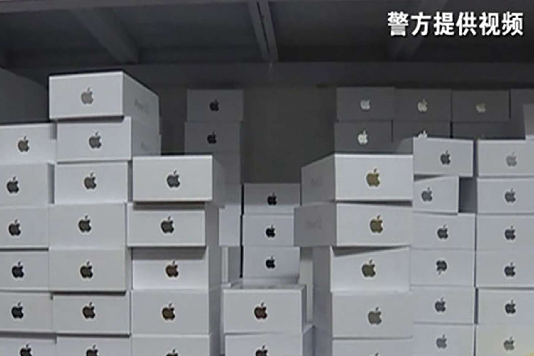 The fake iPhones seized by police in Dongguan, Guangdong province. Photo: 163.com