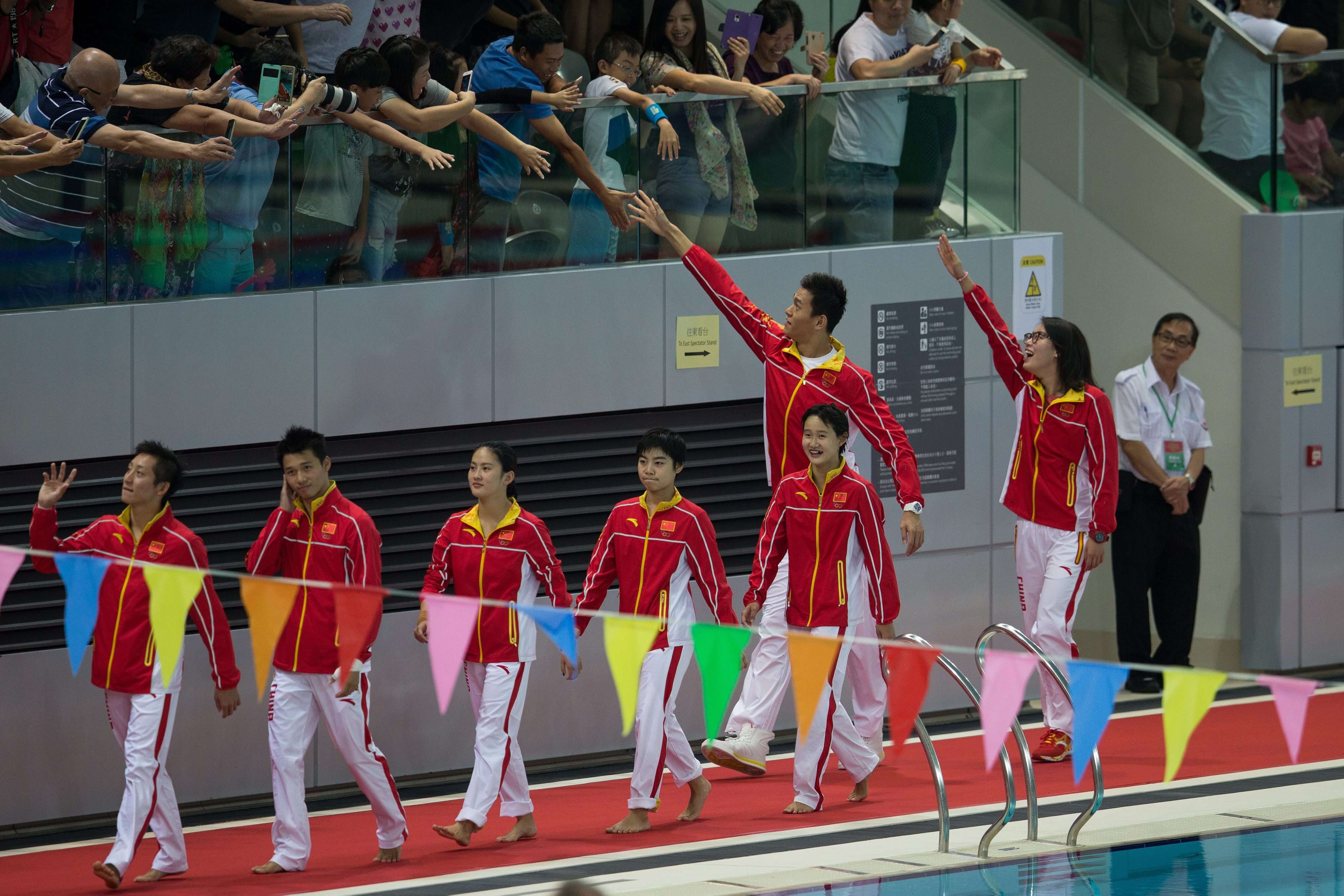 Hong Kong fans reach out to members of China’s Olympic team at Victoria Park swimming pool on August 28. The 45 athletes in the 64-member delegation on a three-day visit included the wildly popular bronze medallist swimmer, Fu Yuanhui. Photo: EPA