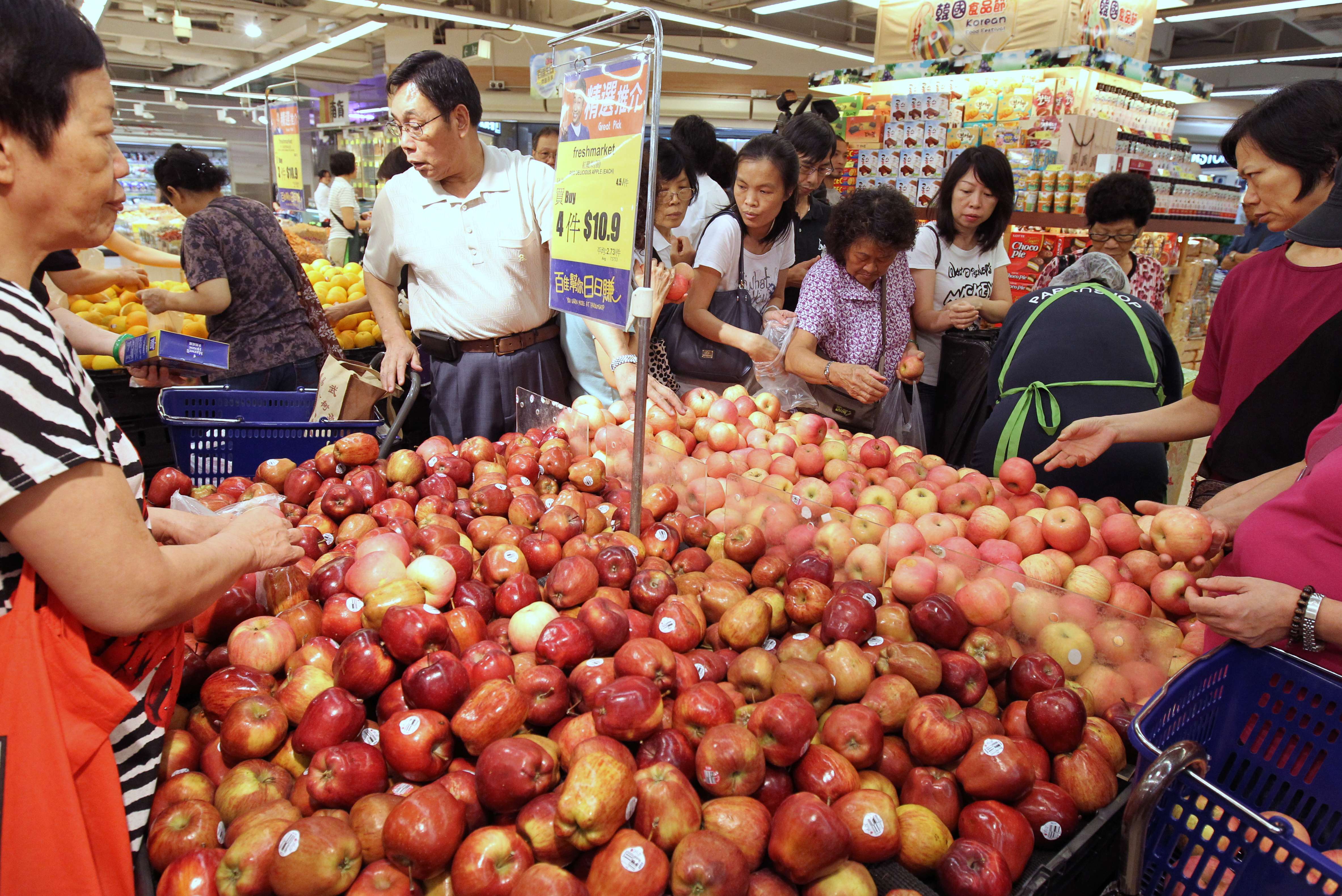 A lot of perfectly good produce never makes it to the supermarket as it fails to meet the high cosmetic standards of retailers. Photo: Dickson Lee
