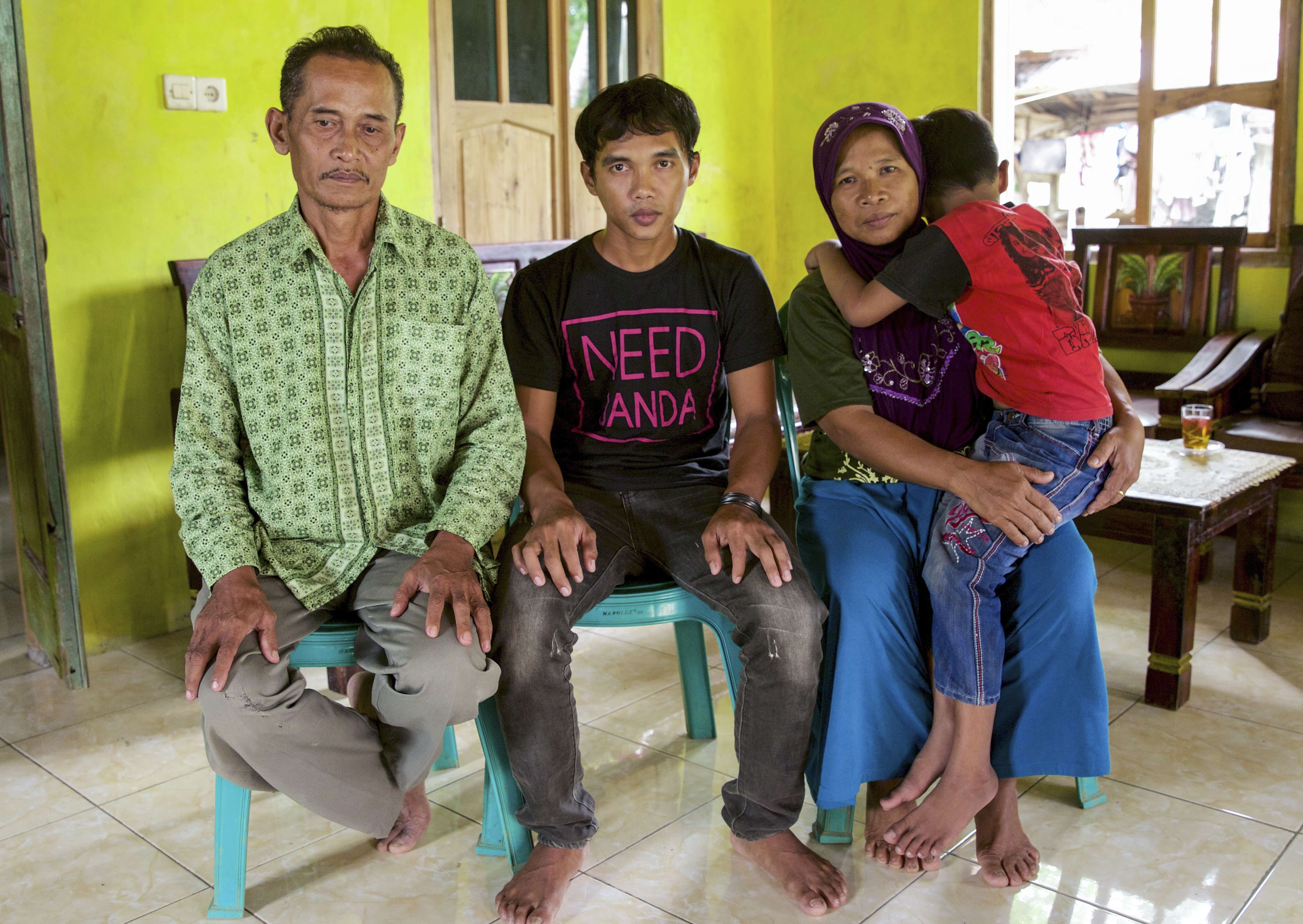 (From left) Sumarti Ningsih’s father Ahmad Kaliman, brother Suyitno, mother Suratmi and son Muhamad Hkafizh Arnovan in their family home. Photo: Aleksander Solum