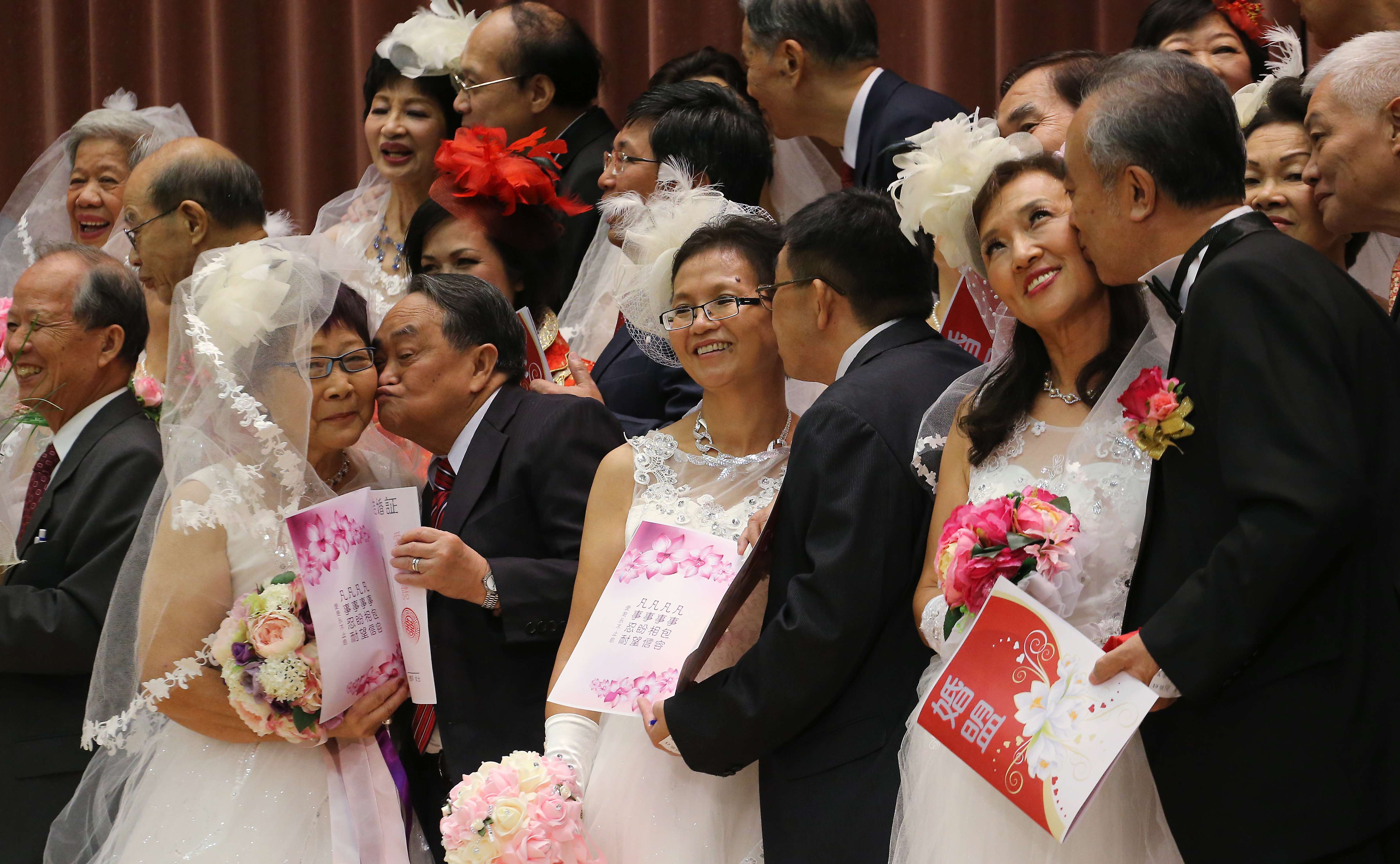 Elderly couples renew their wedding vows at the Leighton Hill Community Hall in Happy Valley on September 20 last year. Photo: Felix Wong