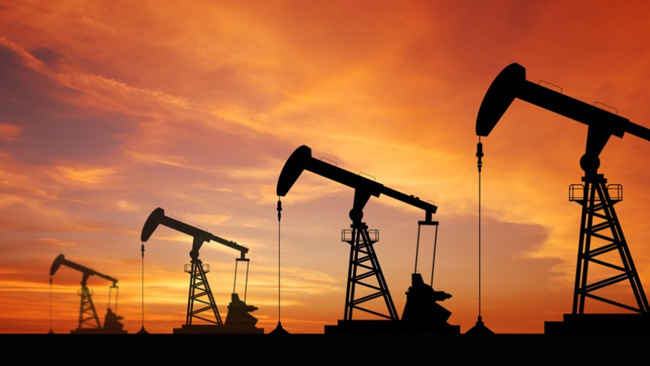 A return to normal oil production after the sector was held back over the summer due to wildfires in Alberta helped drive GDP growth in Q3. Photo: Shutterstock