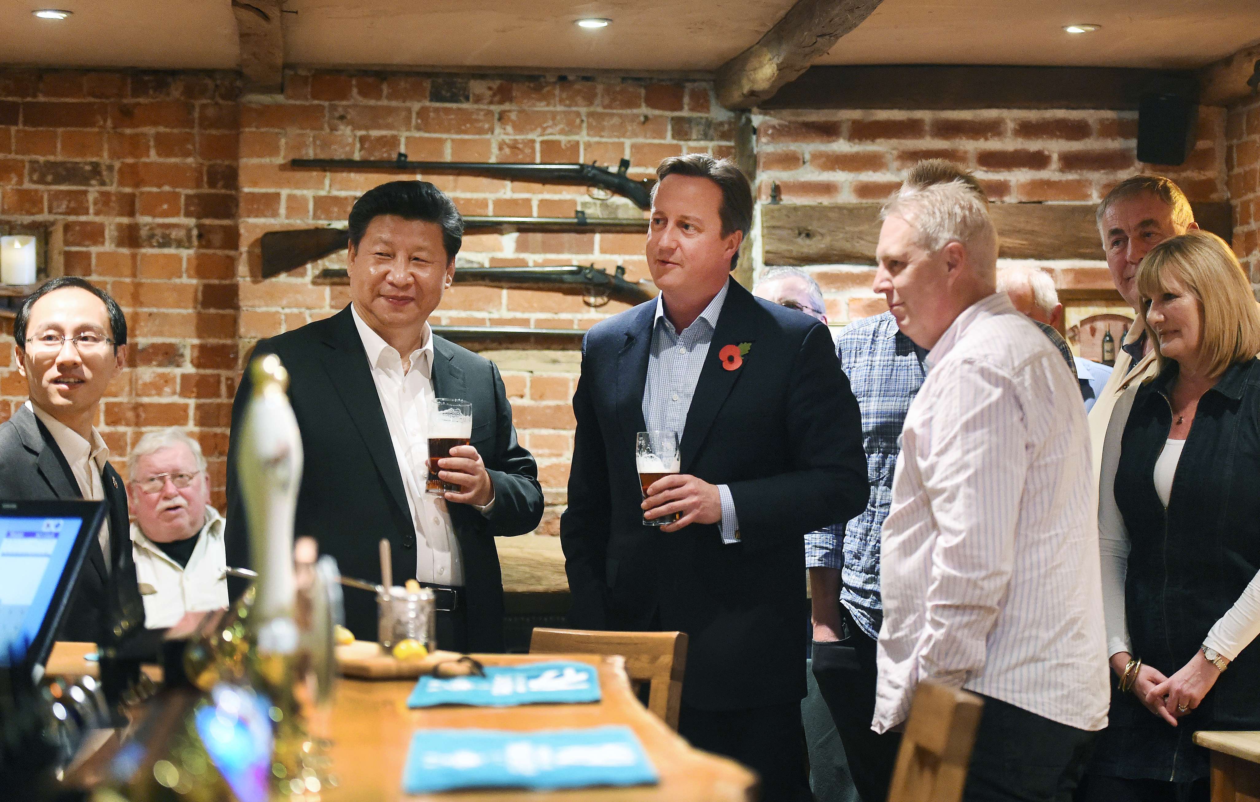 President Xi Jinping and then British prime minister David Cameron enjoy a pint at a country pub during Xi’s state visit to the UK in October, 2015. Photo: AFP