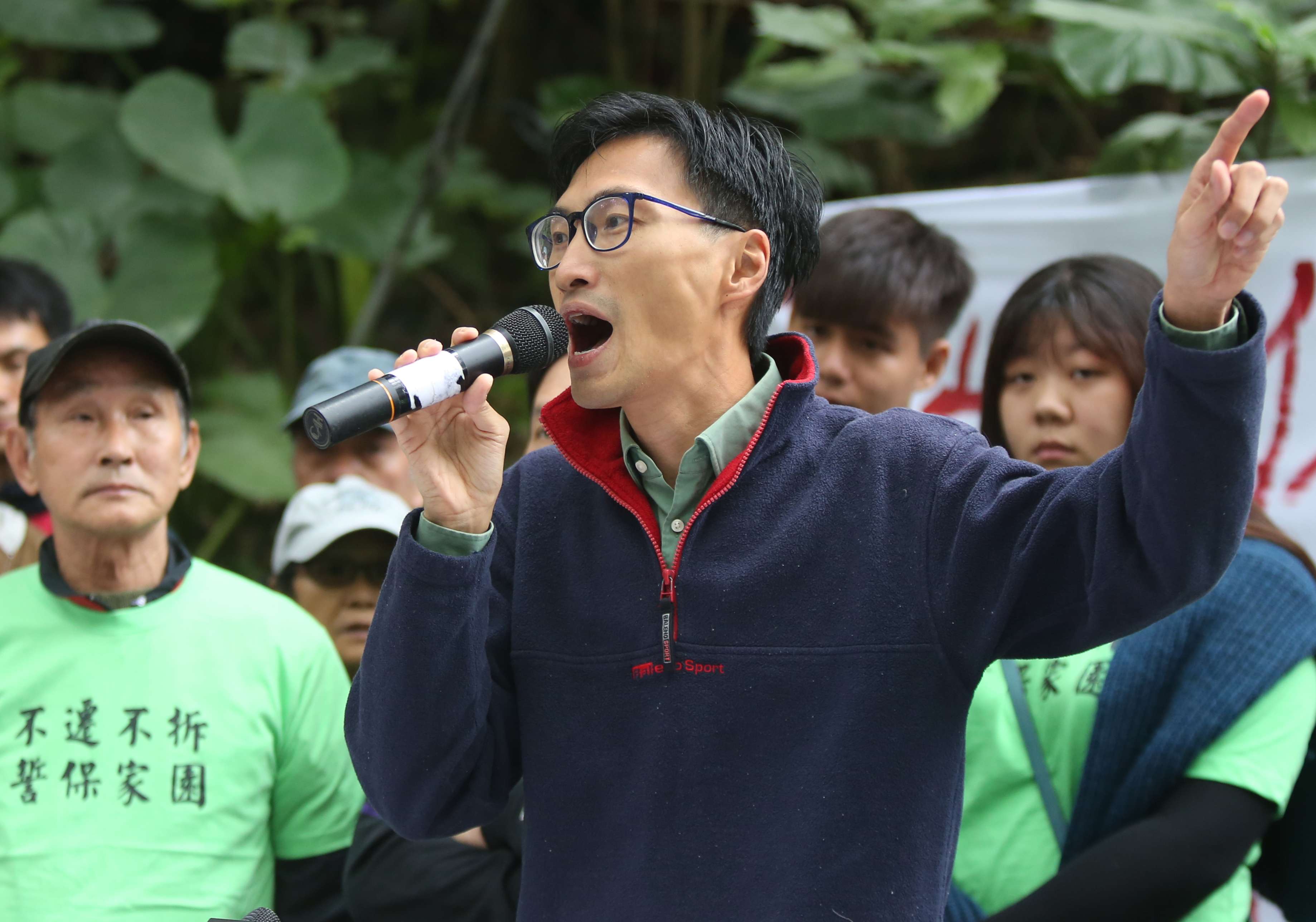 First-time lawmaker Eddie Chu continues to voice support for villagers facing eviction in Wang Chau, on November 11. Photo: Xiaomei Chen